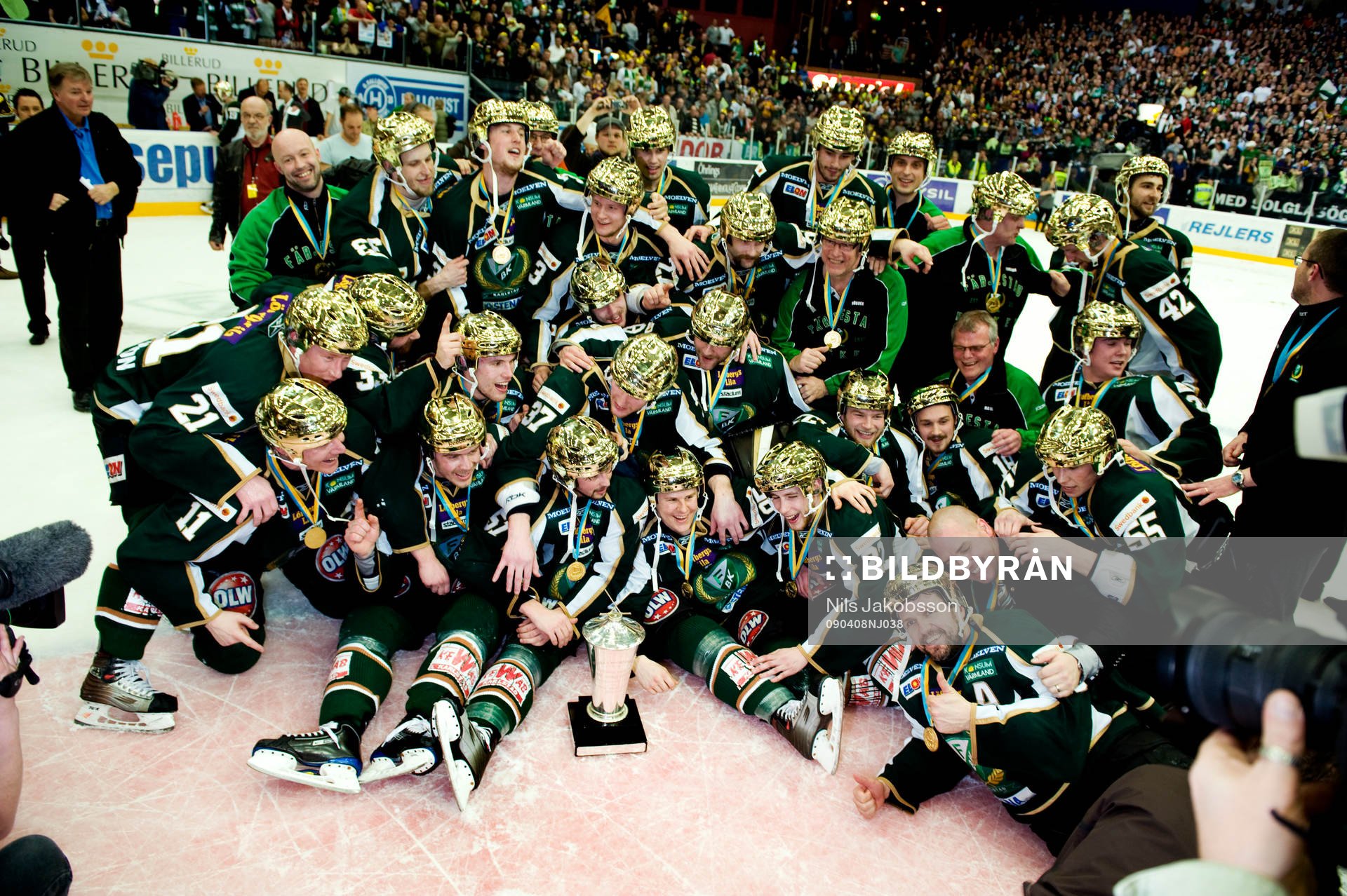Färjestad lagbild med pokalen, SM-guld, jubel. Svenska