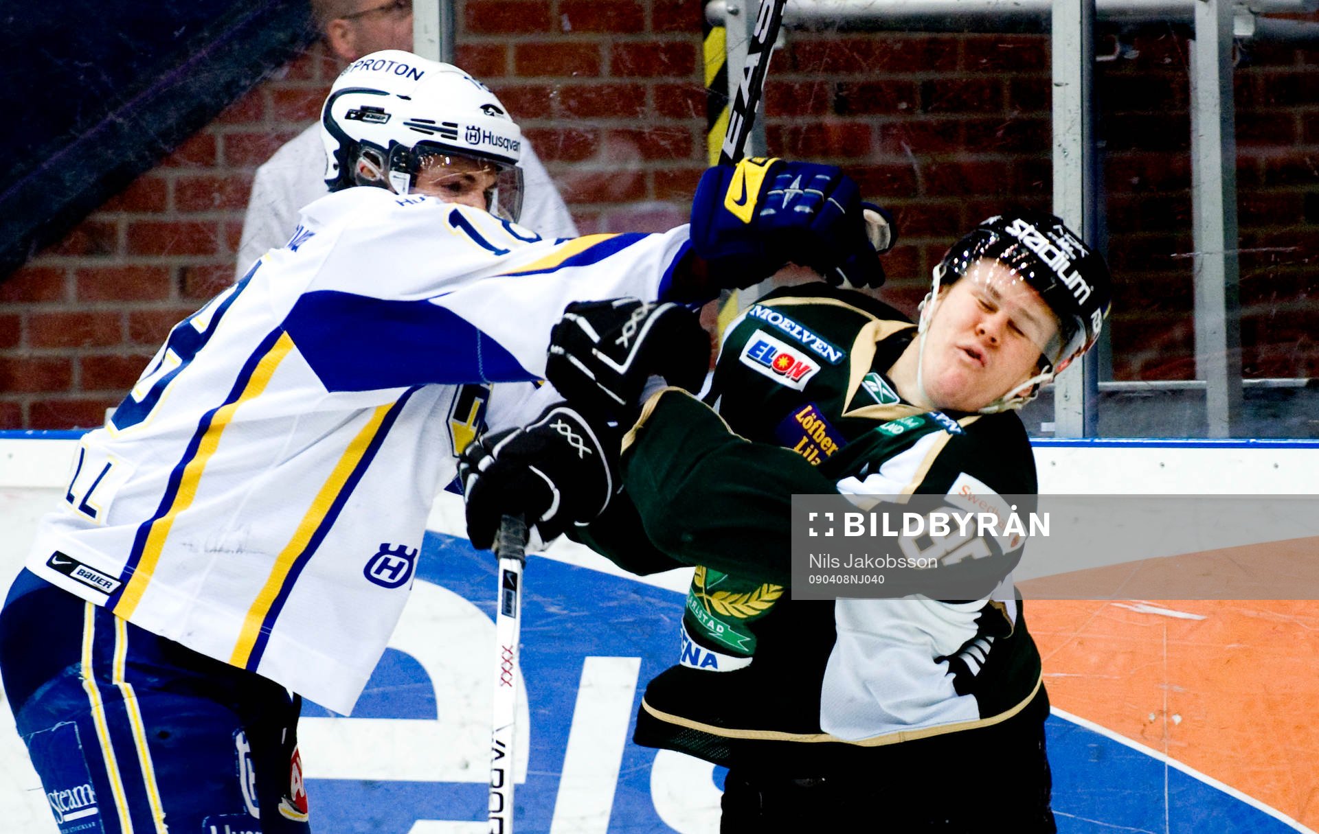 Nicholas Angell, HV71 ger Mikael Johansson, Färjestad en
