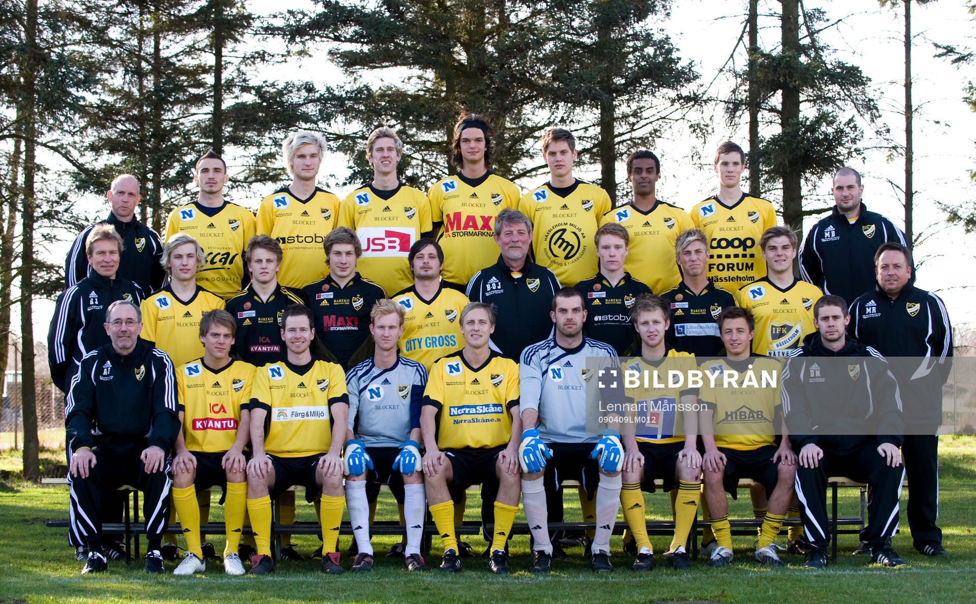 Bakre raden fr.v.: Rickard Svensson, tränare, Burim
