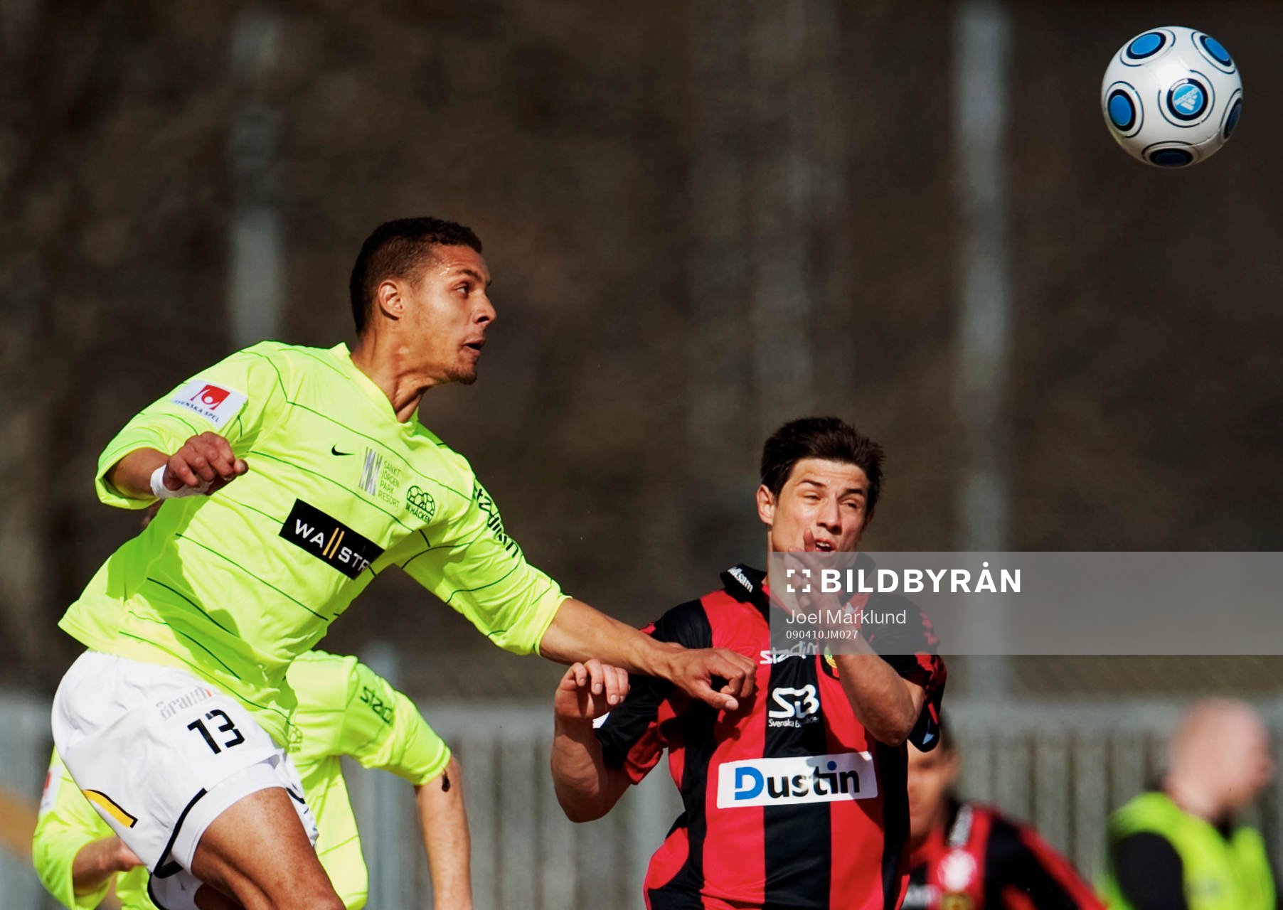 Mathias Ranégie, Häcken, nickar bollen framför Gabriel