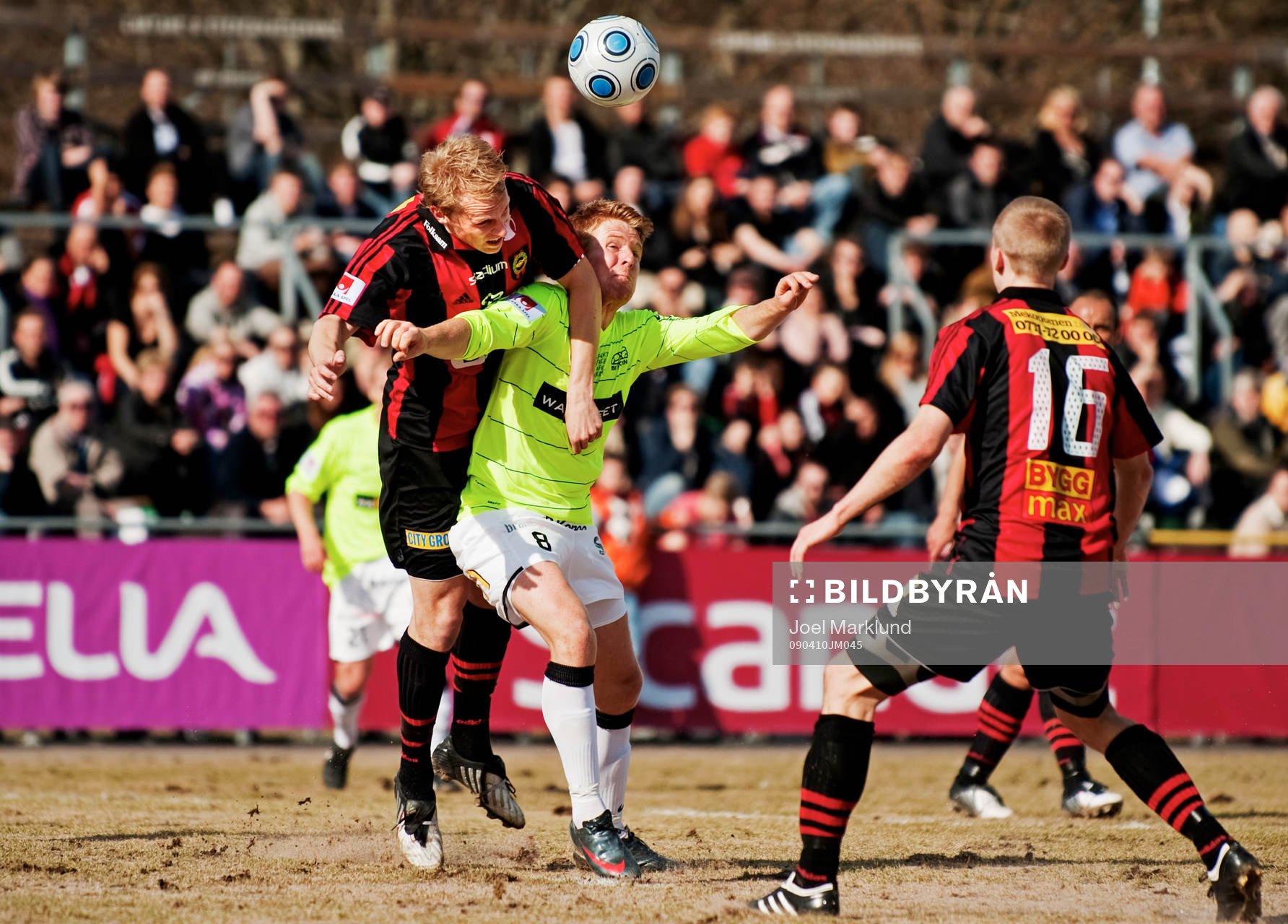 David Frölund, Brommapojkarna, trycker ner Josef Karlsson,