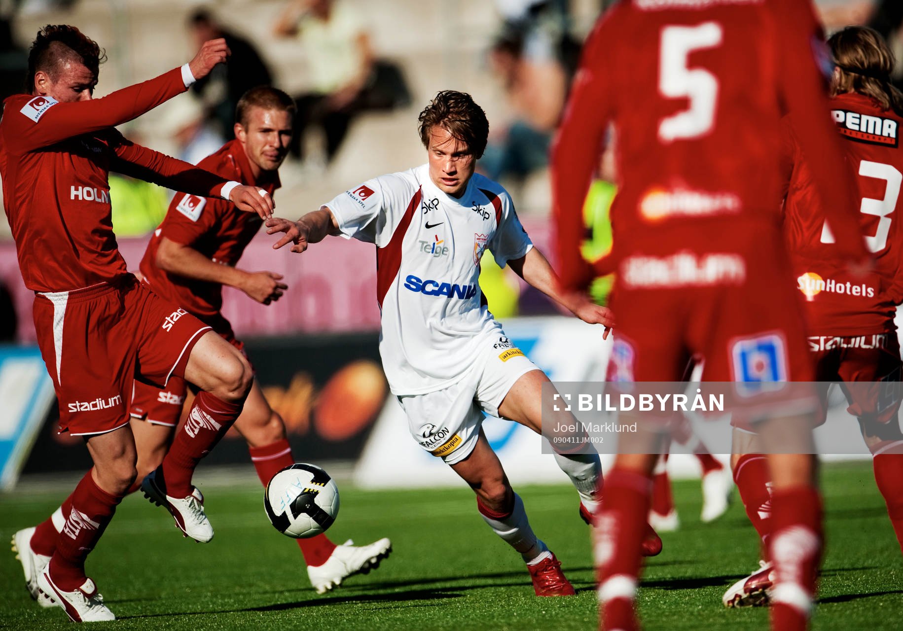 Andi Toompuu, Assyriska, snurrar upp Norrköping-försvaret