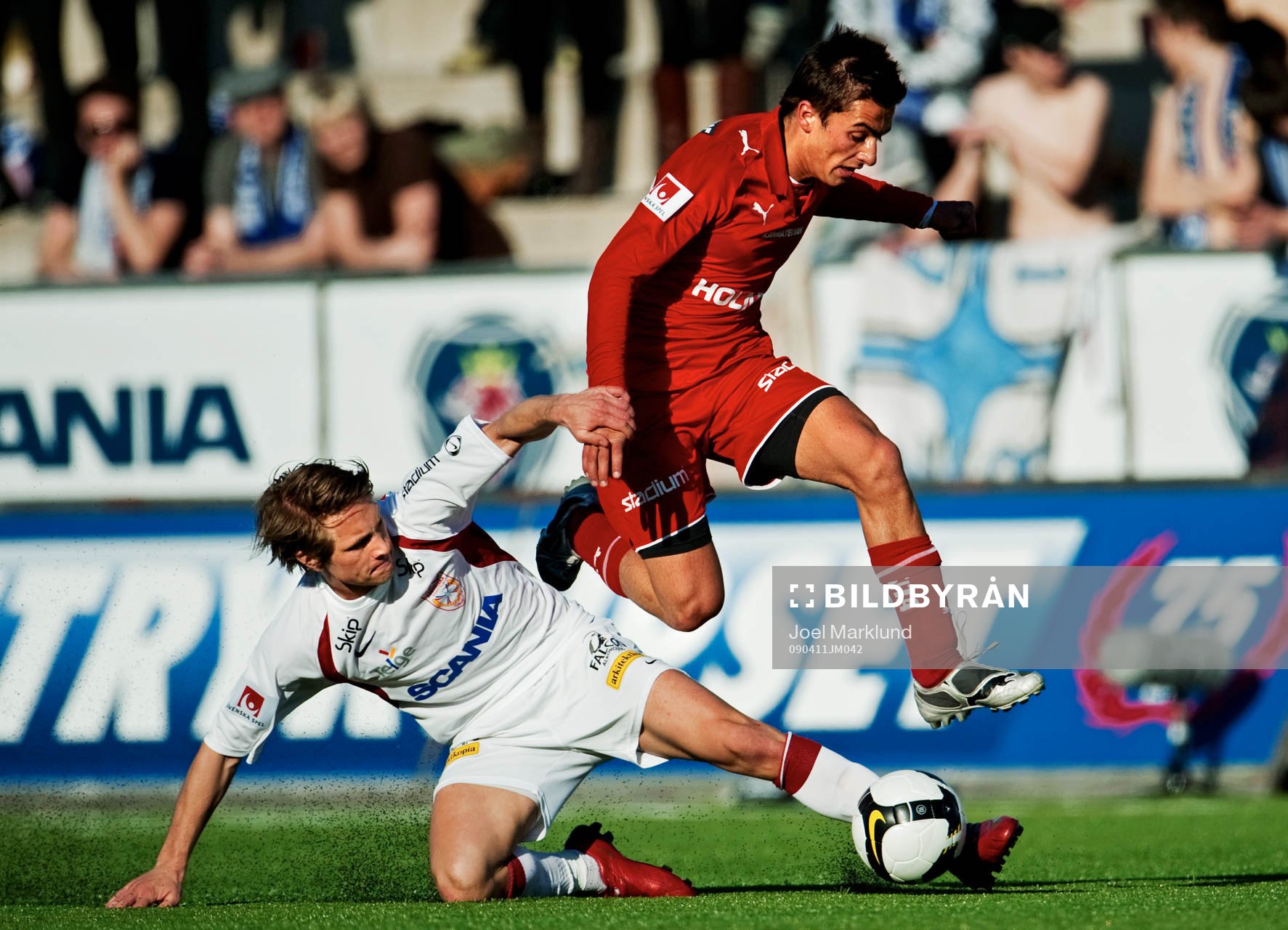 Andi Toompuu, Assyriska, glidtacklar Christopher Telo,