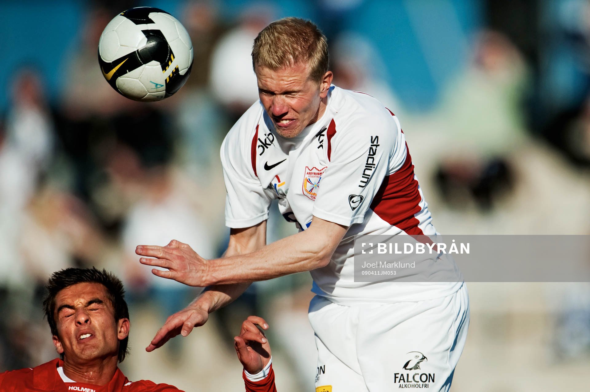 Fredrik Samuelsson, Assyriska, vinner en nickduell mot
