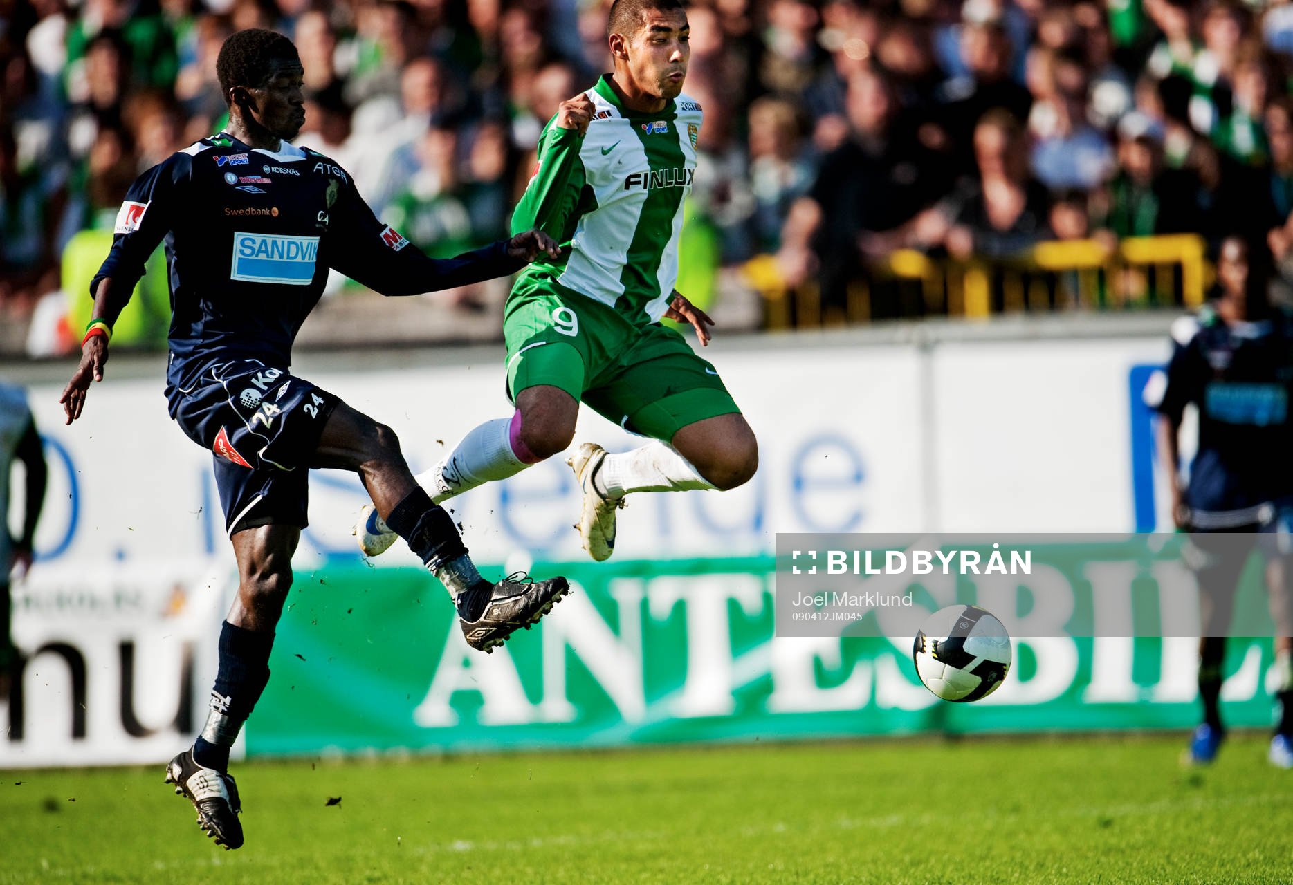 Yussif Chibsah, Gefle, i luftduell med Sebastian Castro