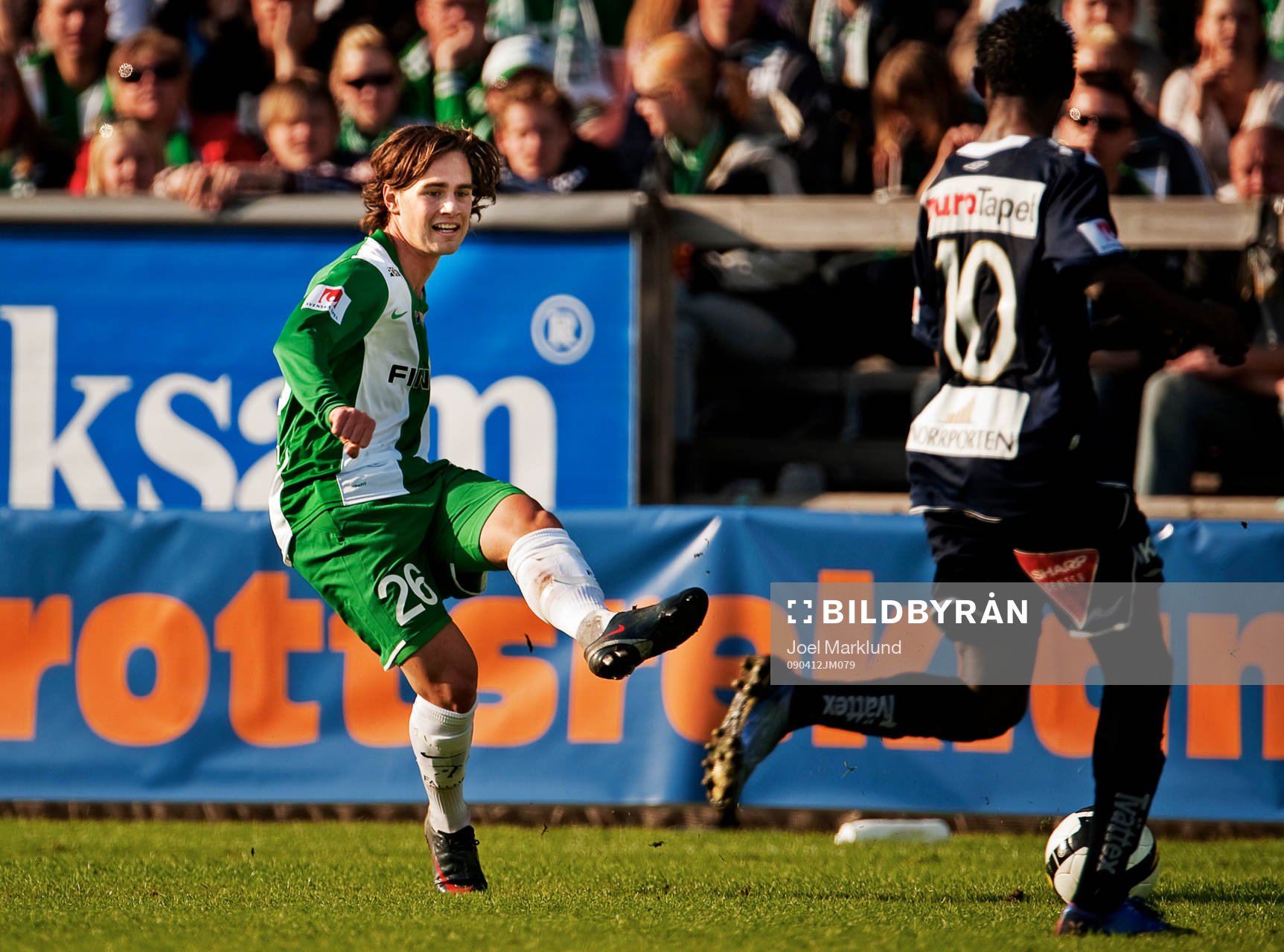 Simon Helg, Hammarby, passar bollen