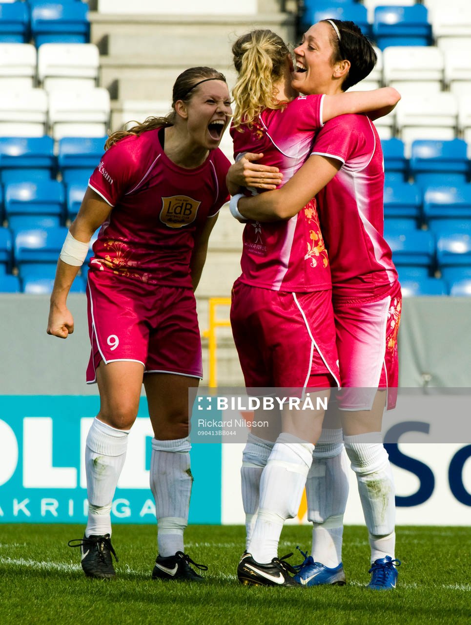 Pavlina Scasna, Frida Nordin och Therese Sjögran, jubel,