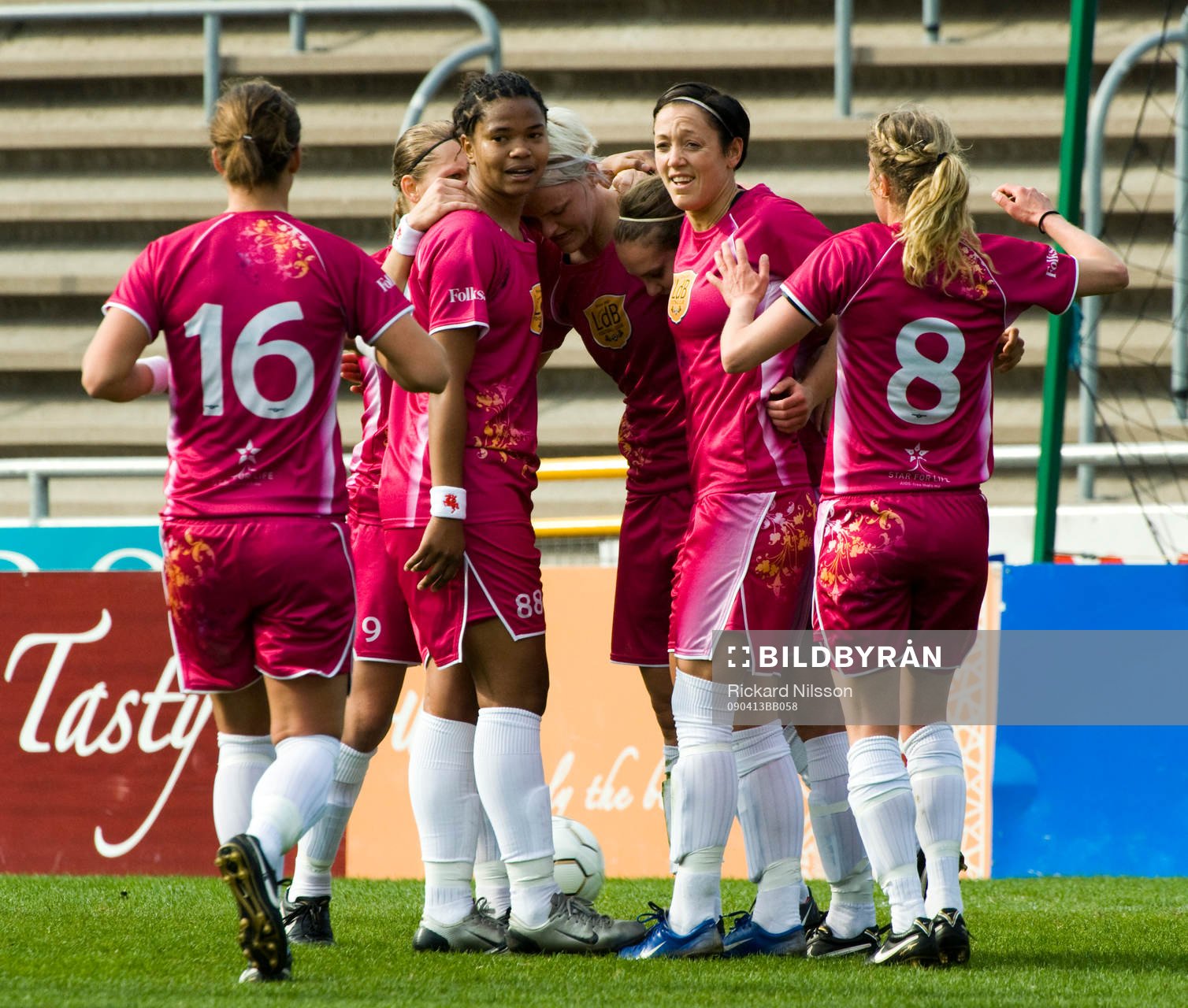 Nilla Fischer, Malmö, jubel, med Renata da Costa och