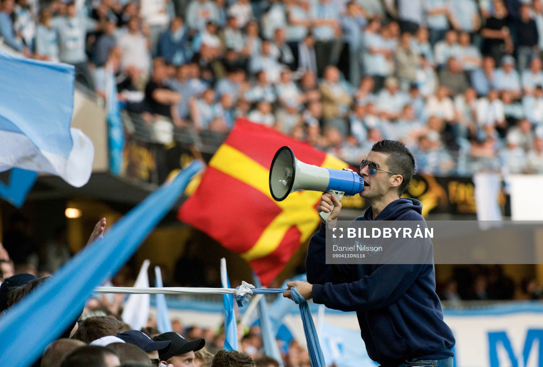 Supporter, fans, megafon, flagga