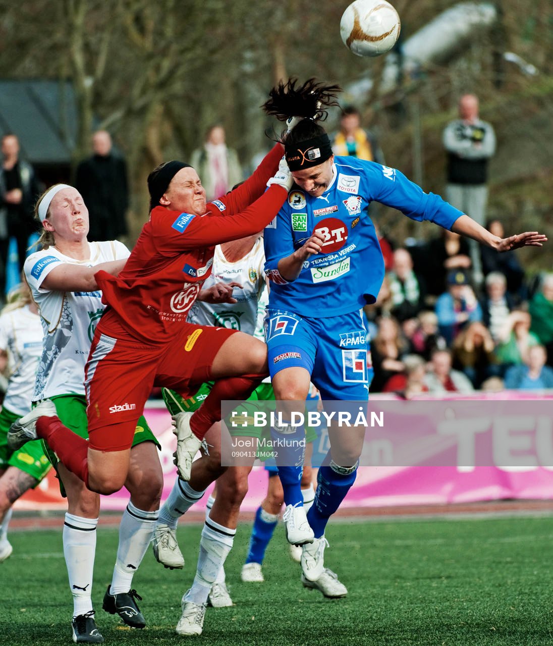 Minna Meriluoto, målvakt, Hammarby, slår undan bollen