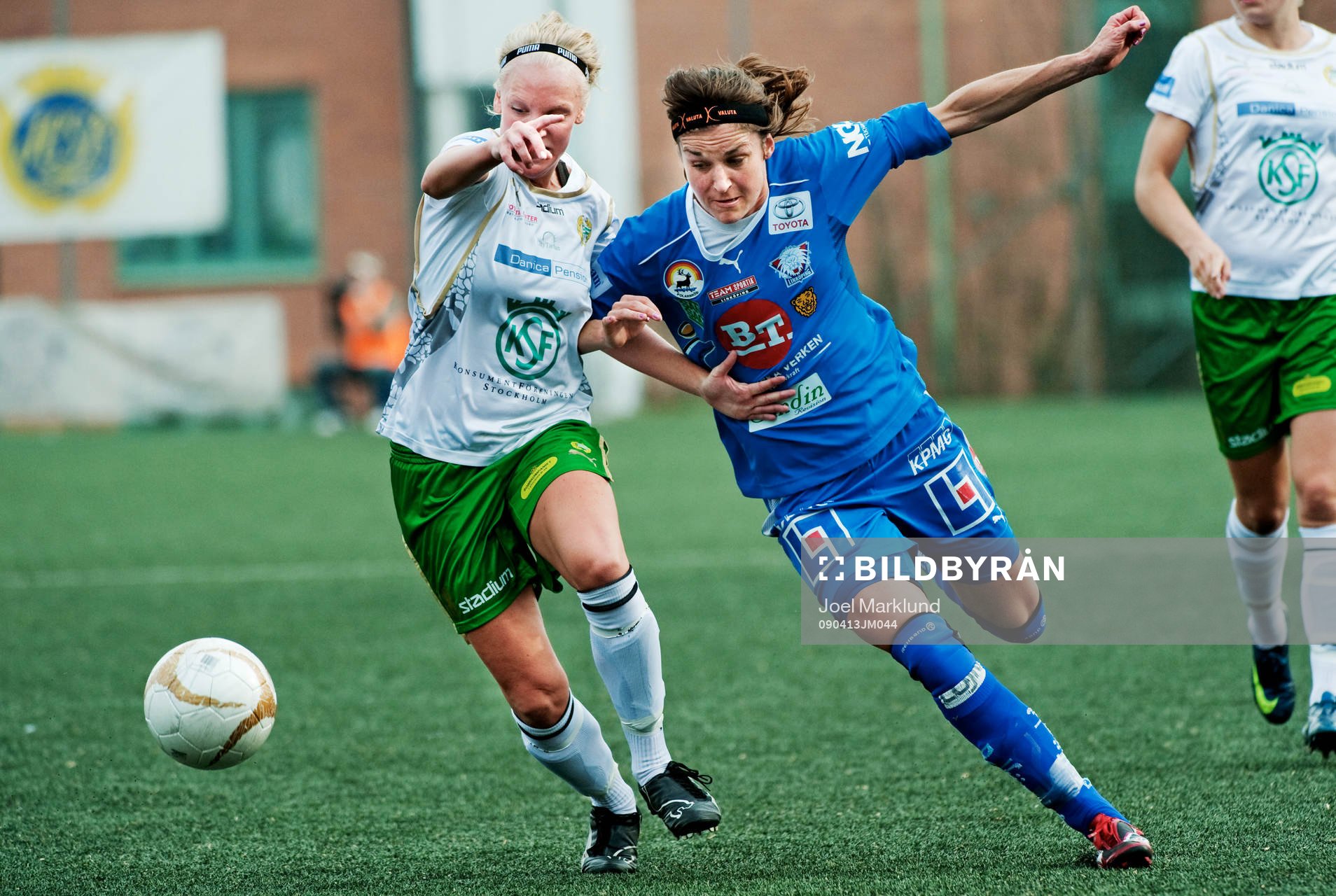  Julie Rydahl Bukh, Linköping, tar sig förbi Anna Lindblom, Hammarby.