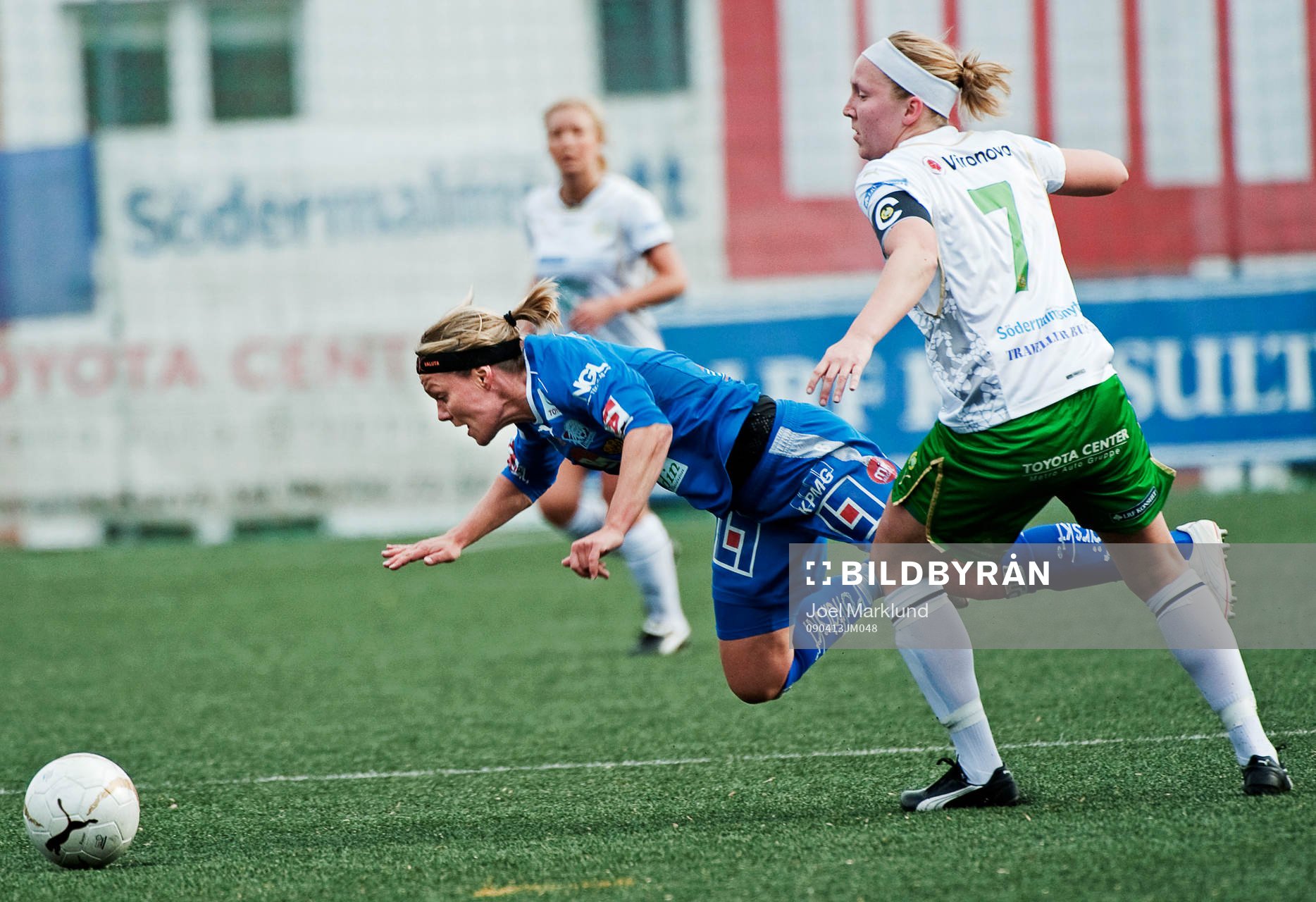  Cathrine Paaske Sorensen, Linköping, bjuds på en flygtur av Karin Lissel, Hammarby.