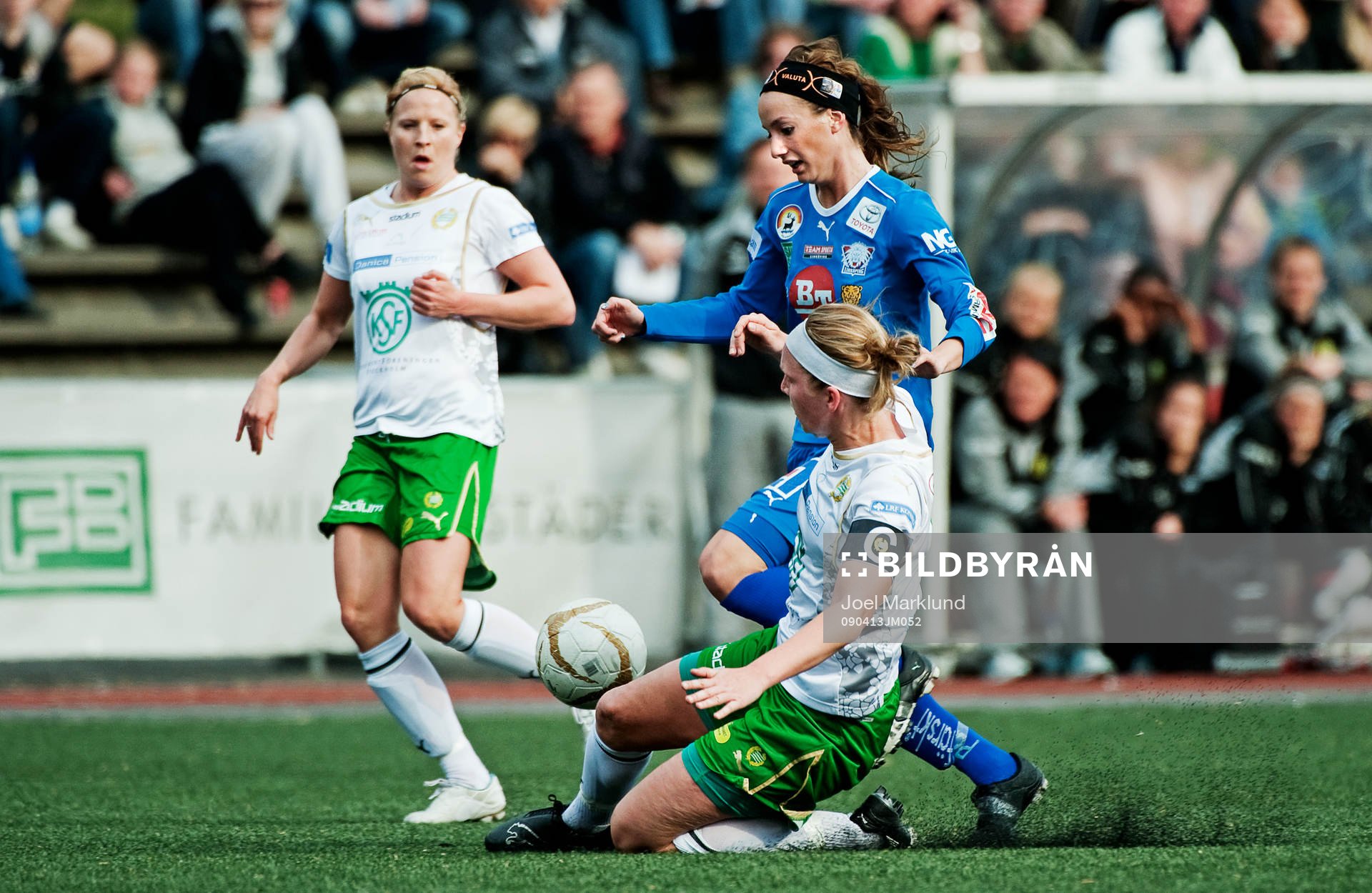 Kosovare Asllani, Linköping, stoppas av Karin Lissel,