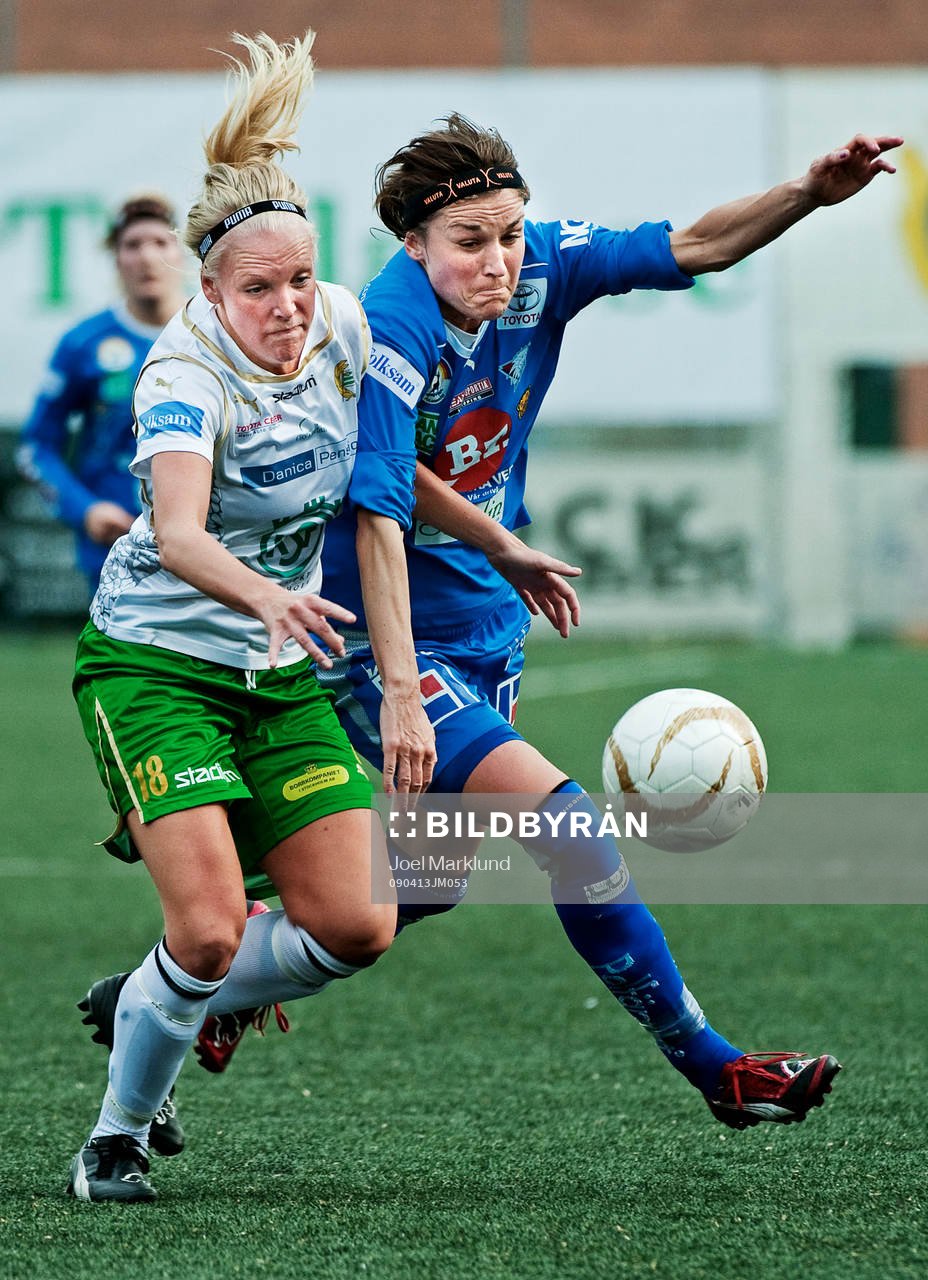 Anna Lindblom, Hammarby, försöker att stoppa Julie Rydahl