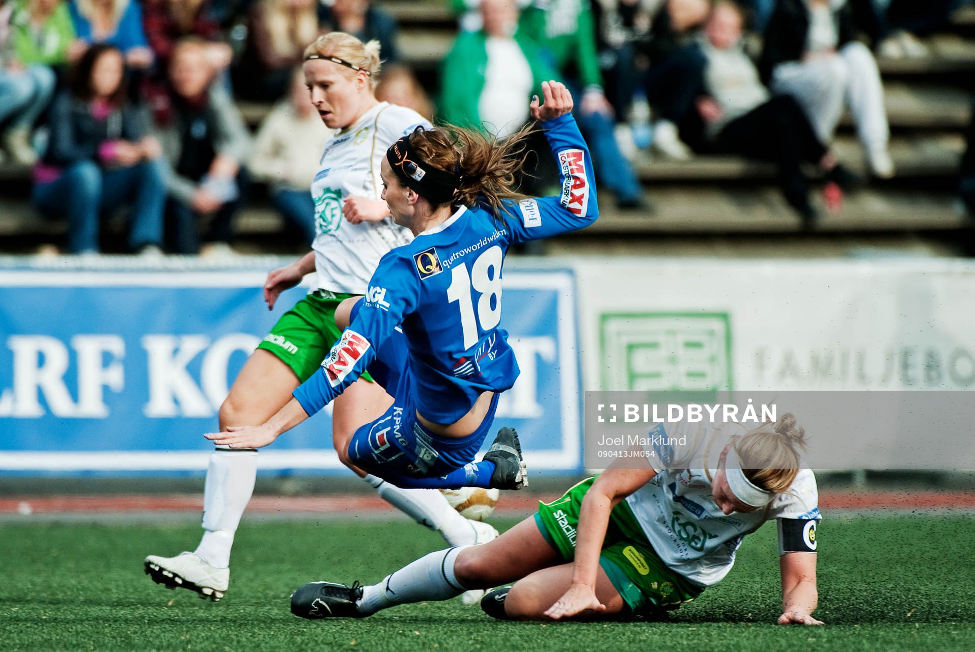 Kosovare Asllani, Linköping, stoppas av Karin Lissel,