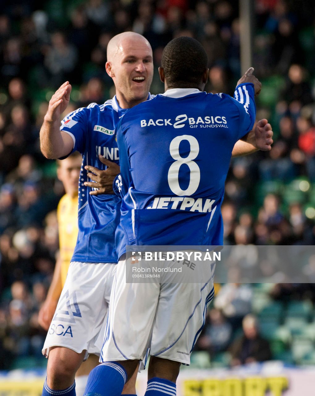 Robert Mambo Mumba, jubel med Jonas Wallerstedt