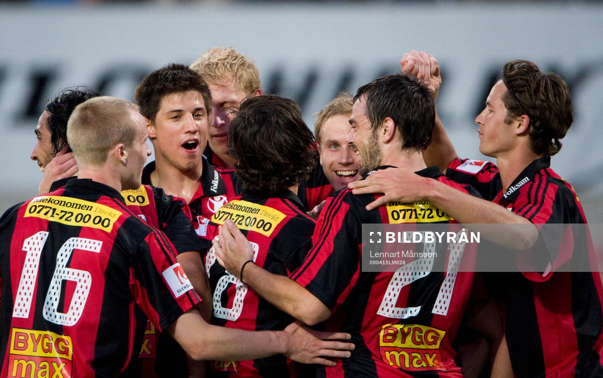 0-1 Joakim Runnemo och till höger långkastaren Philip