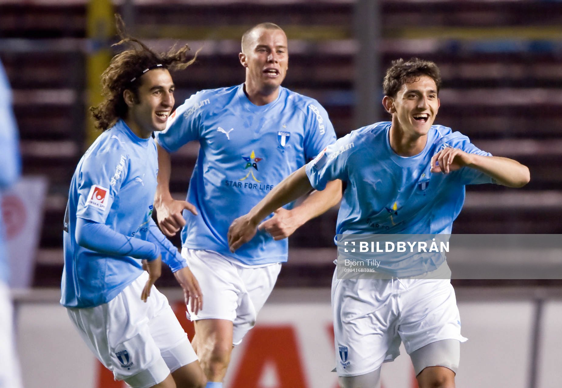 Jimmy Durmaz, Daniel Andersson och Agon Mehmeti, jubel