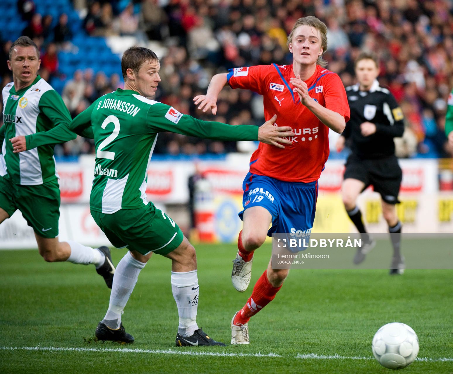 David Johansson försöker stoppa Rasmus Jönsson