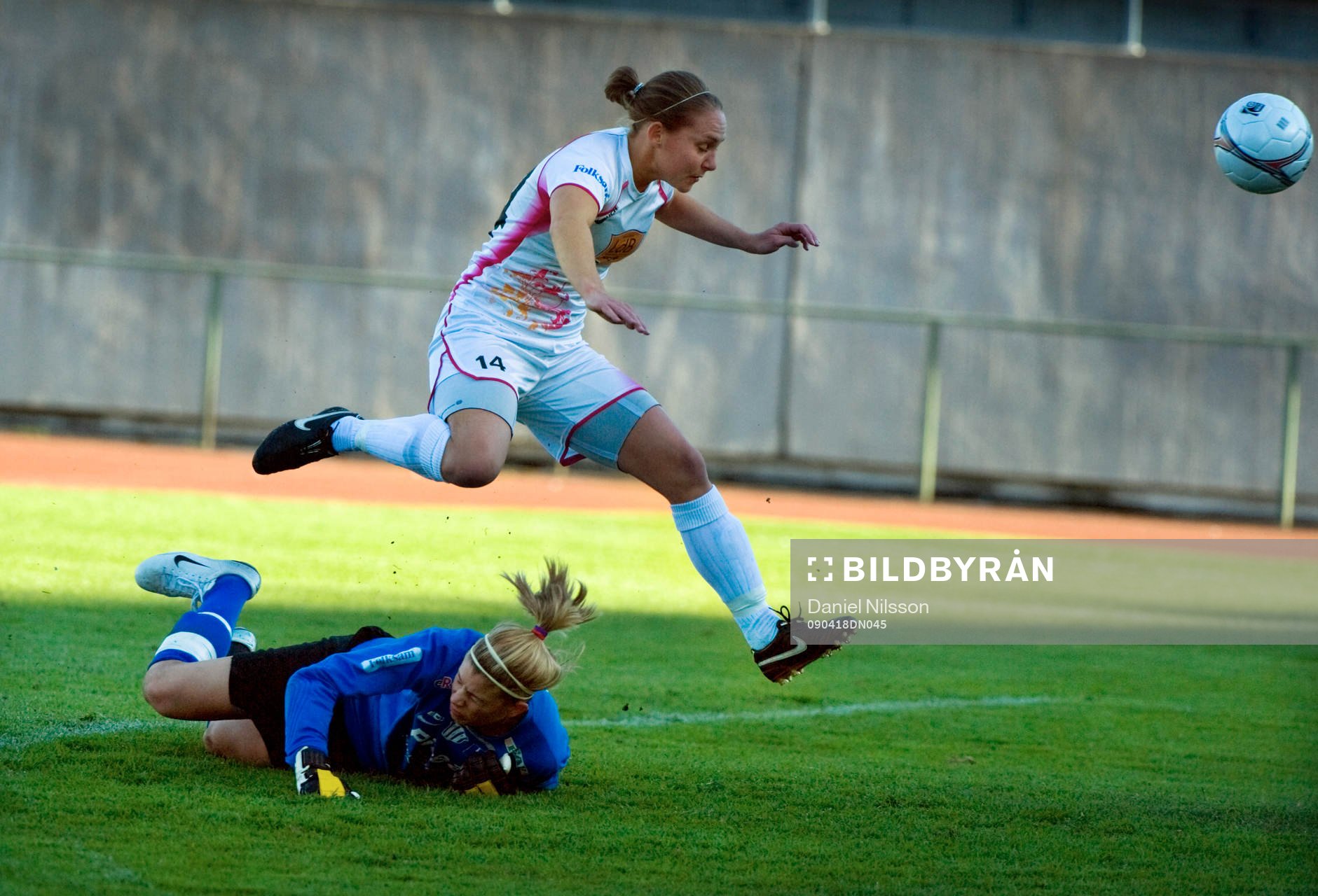 Manon Melis, Ldb gör 2-0 bakom Stephanie Labbé, målvakt