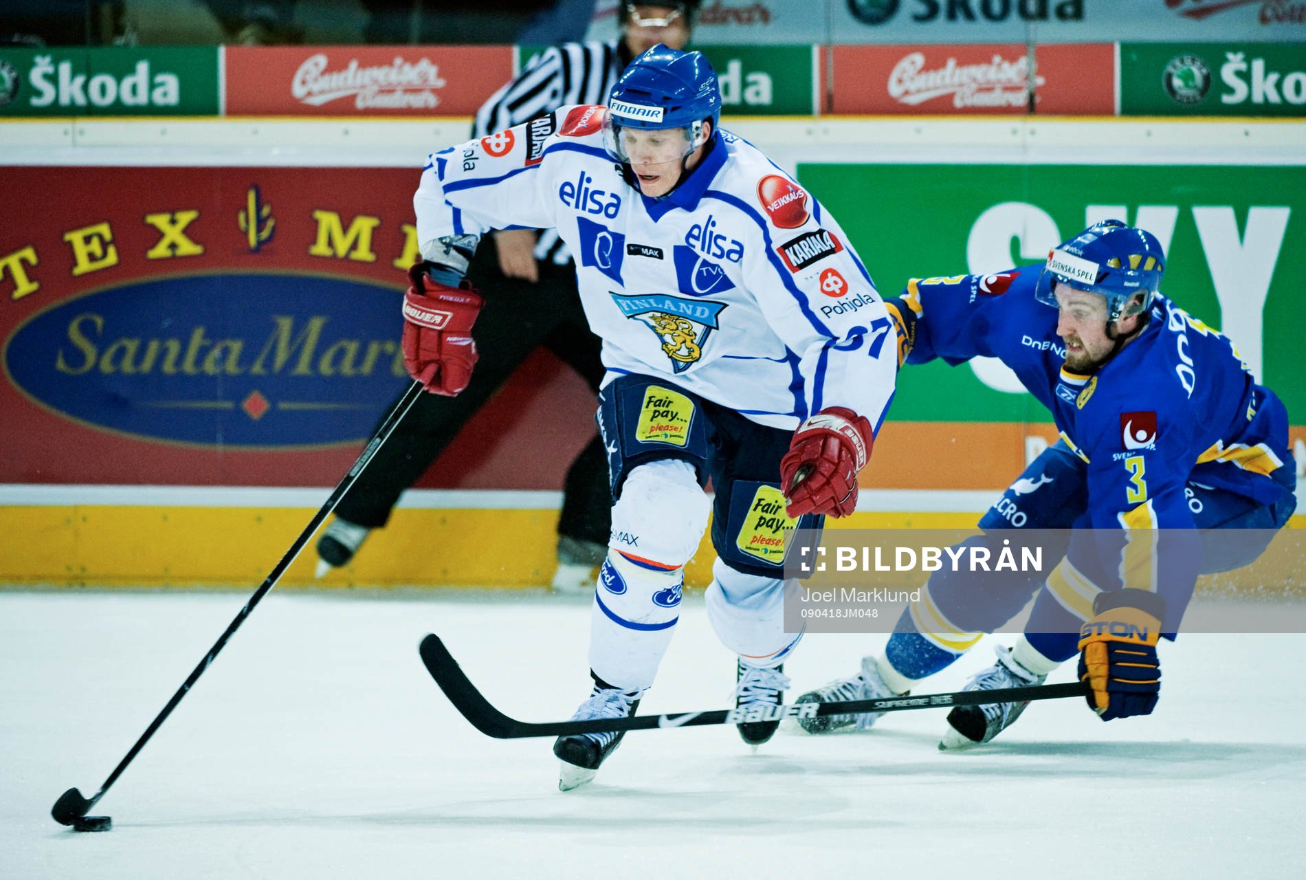 Robin Jonsson, Sverige, jagar Mika Pyörälä, Finland