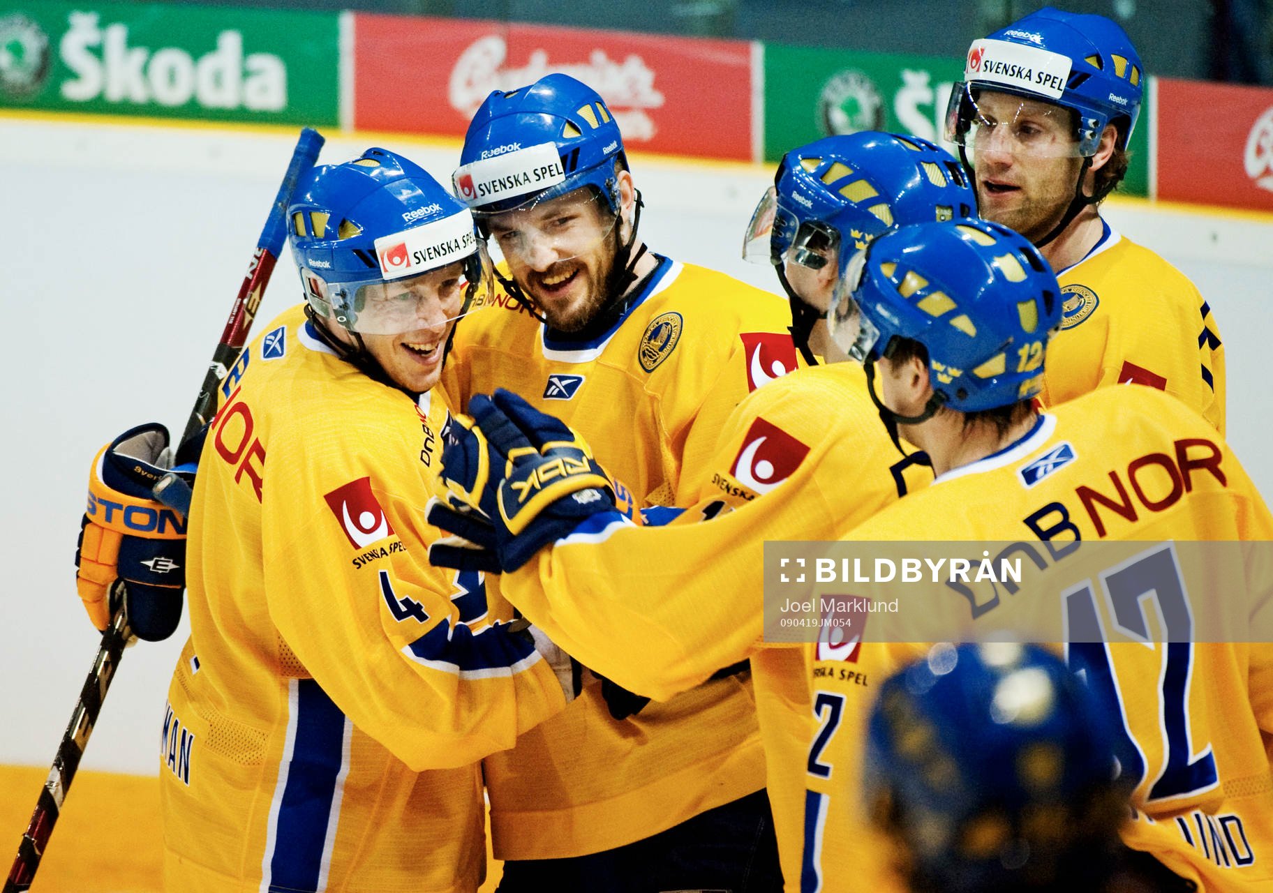 Niklas Persson, Sverige, gratuleras