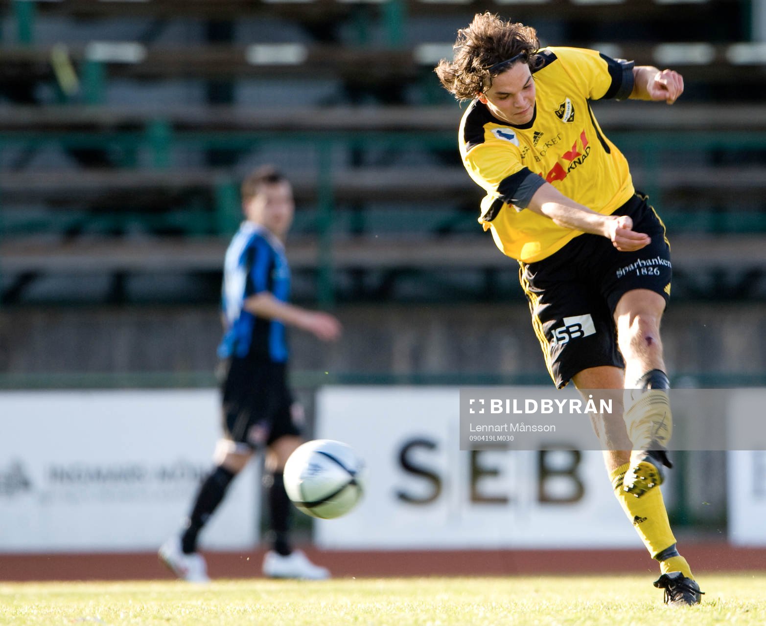 Filip Thurn laddar med vänstern
