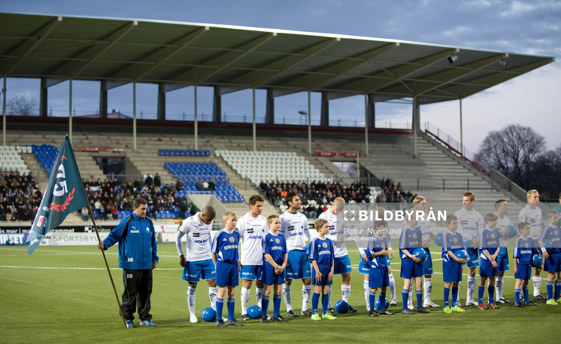 Stryktipset 75 år, flagga, fanbärare, laguppställning,