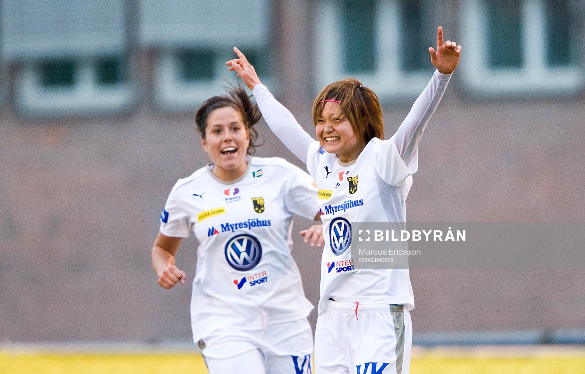 Mami Yamaguchi jubel med Madelaine Edlund
