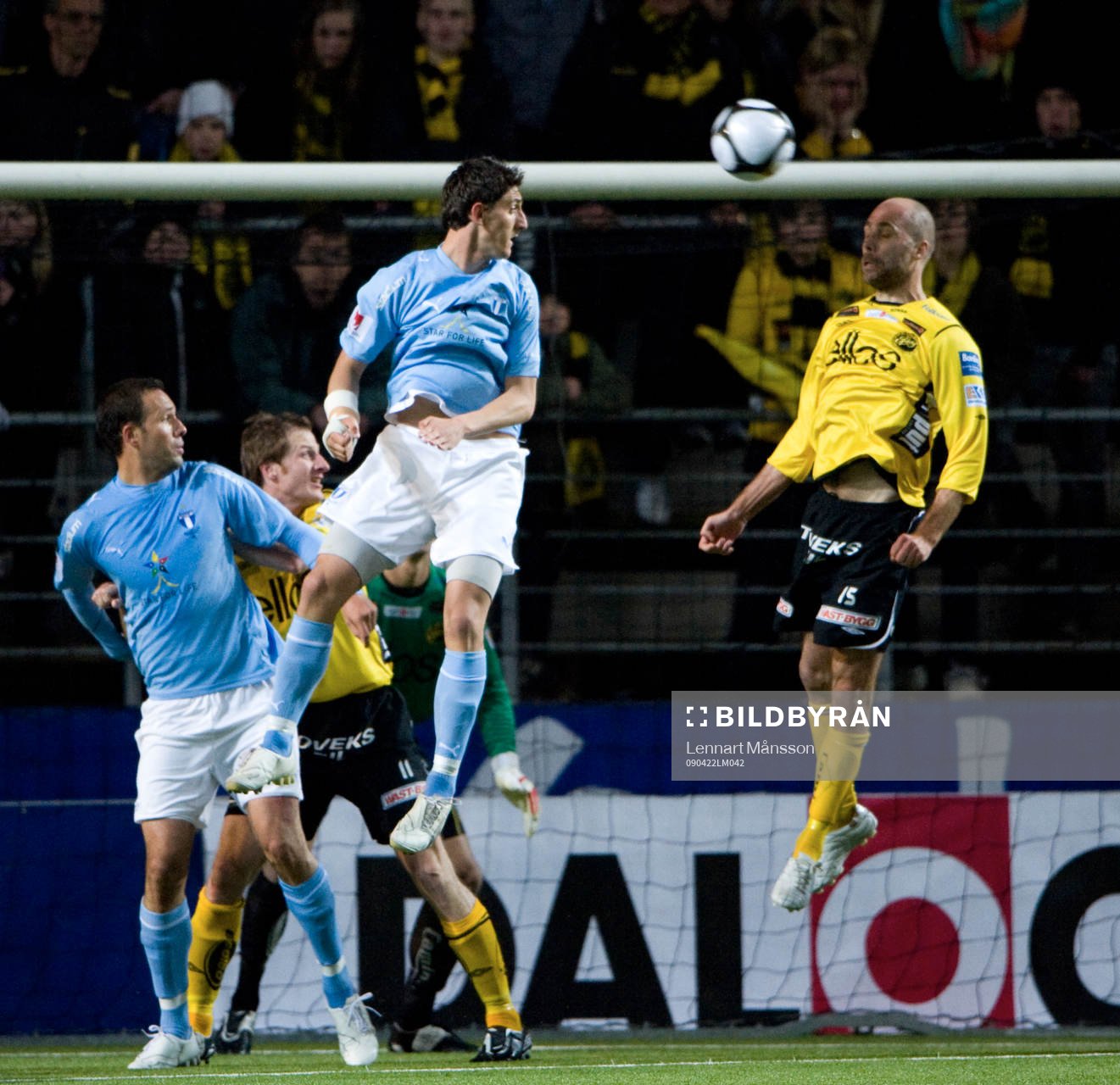Agon Mehmeti nickduell med Ted Lucic