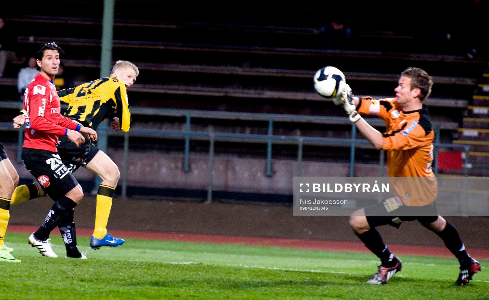 Tom Söderberg, Häcken nickar men Viktor Noring, målvakt,