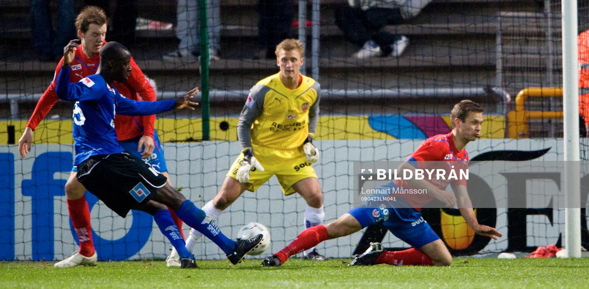 1-3 Joe Sise skjuter, Marcus Nilsson och Hannu Patronen kan
