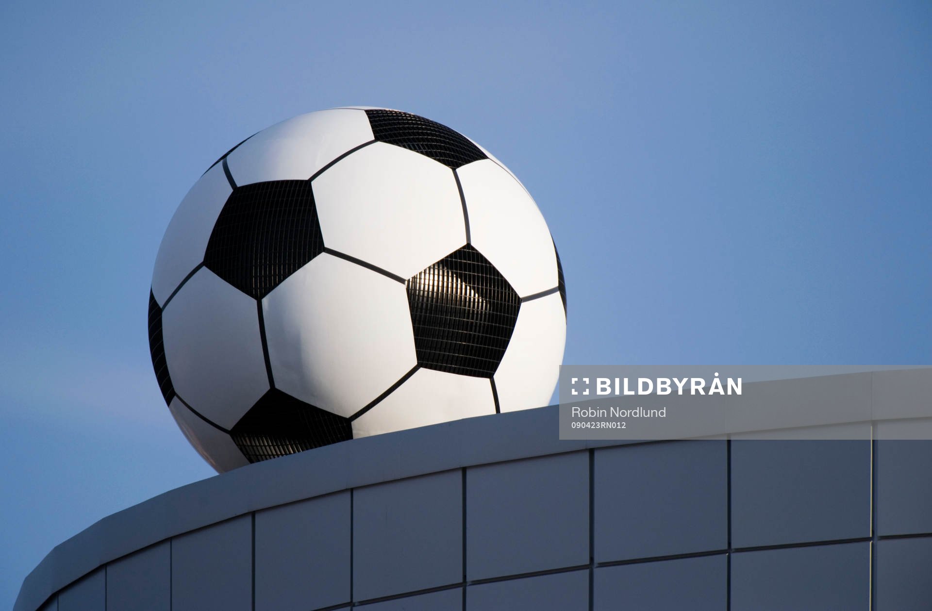 Norrporten Arena, fotboll på tak