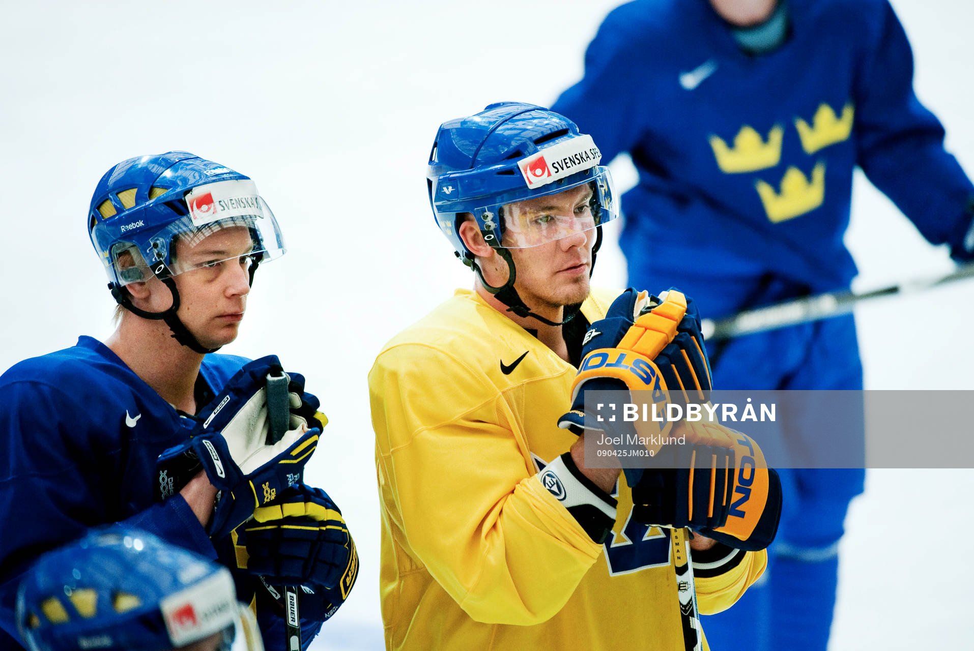 Johan Harju och Nicklas Grossman lyssnar på instruktioner