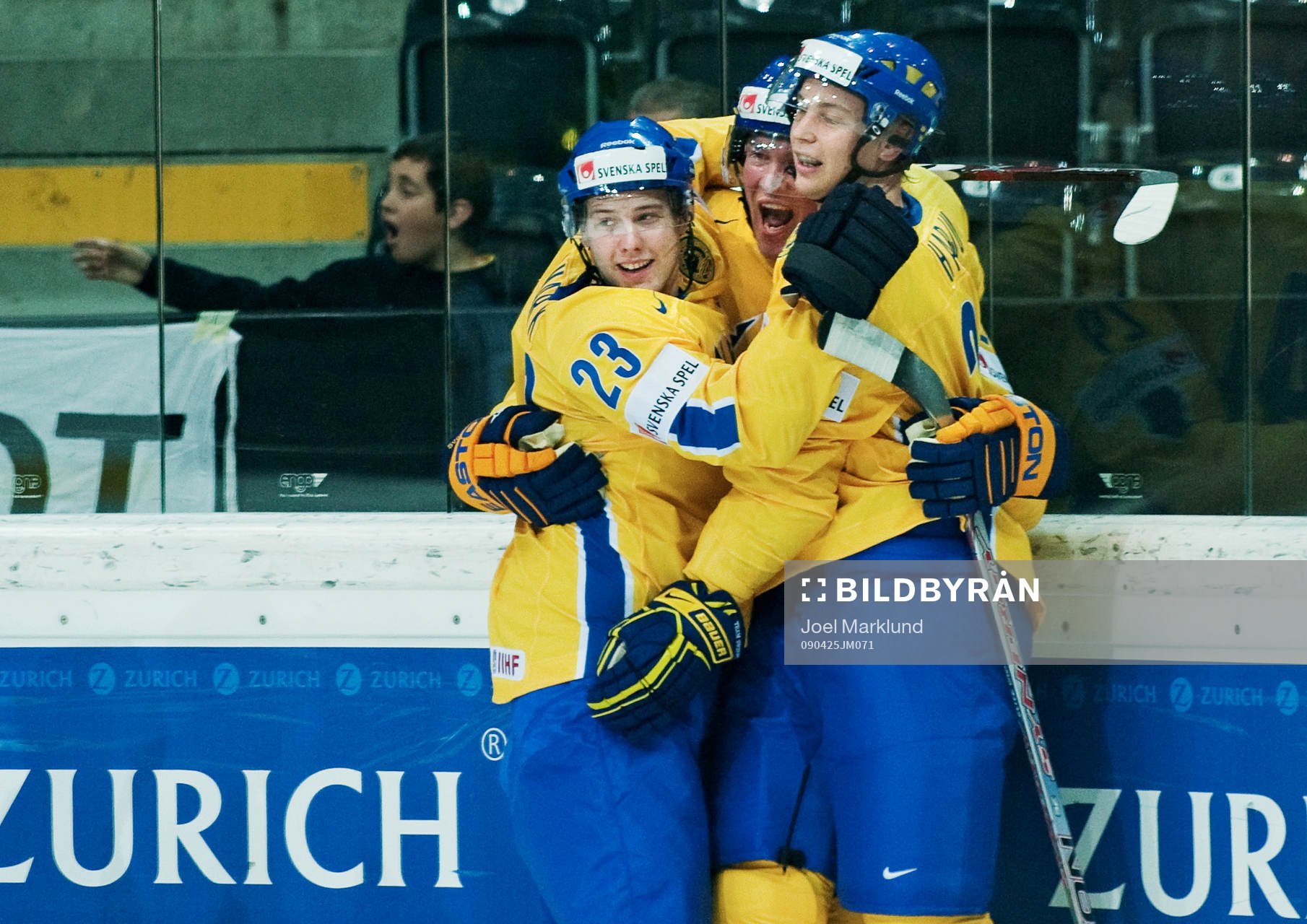 Linus Omark, Kenny Jönsson och Johan Harju, Sverige, jubel