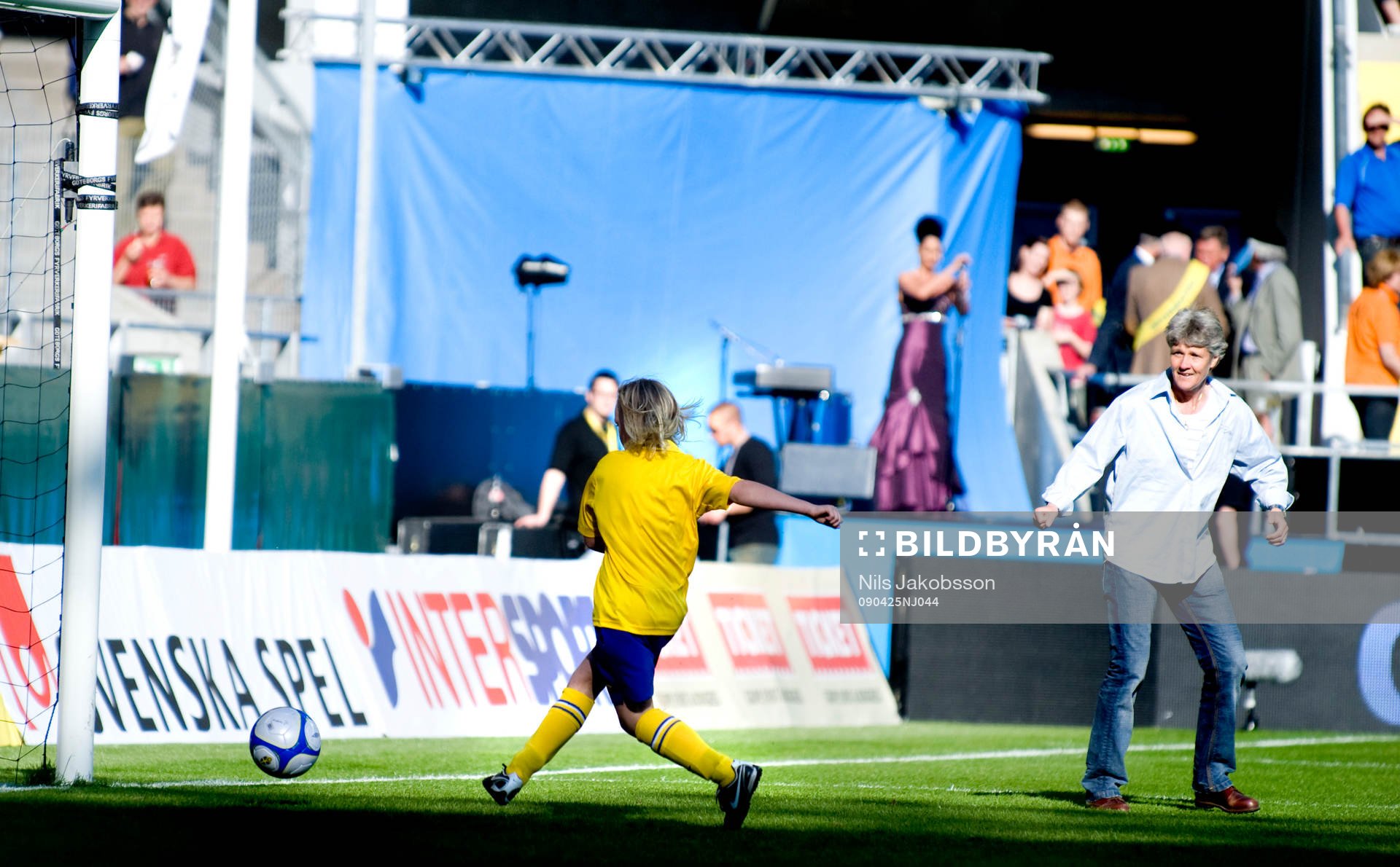 Fotboll, dam, Sverige - Brasilien, invigning av Gamla