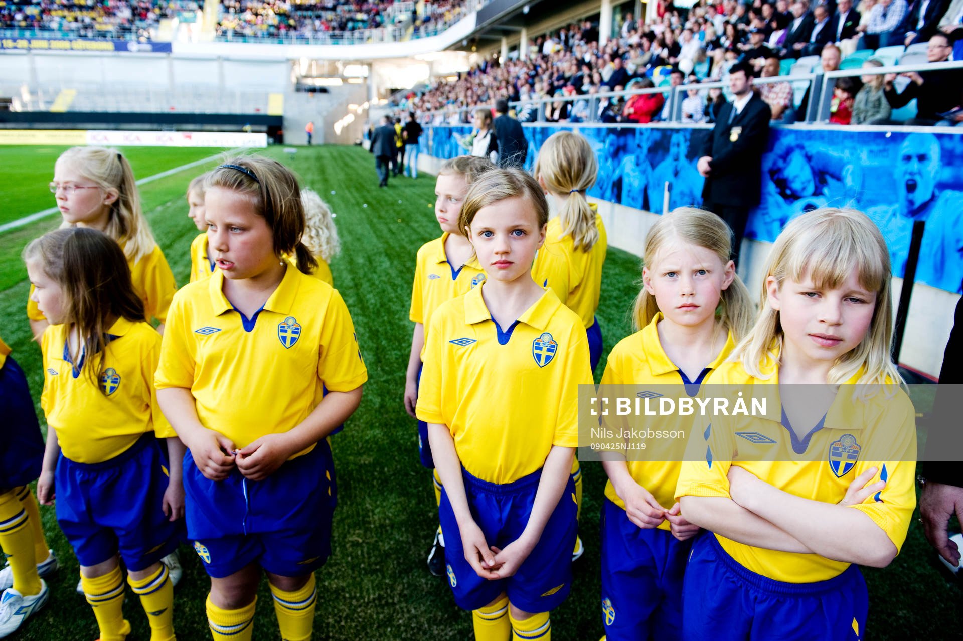 Tjejer, flickor, maskotar, landslagströja, knattar