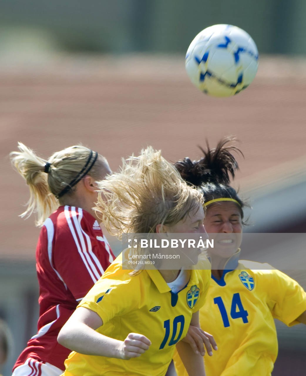 1-0 målskytten Nazanin Vaseghpanah och Sofie Persson,