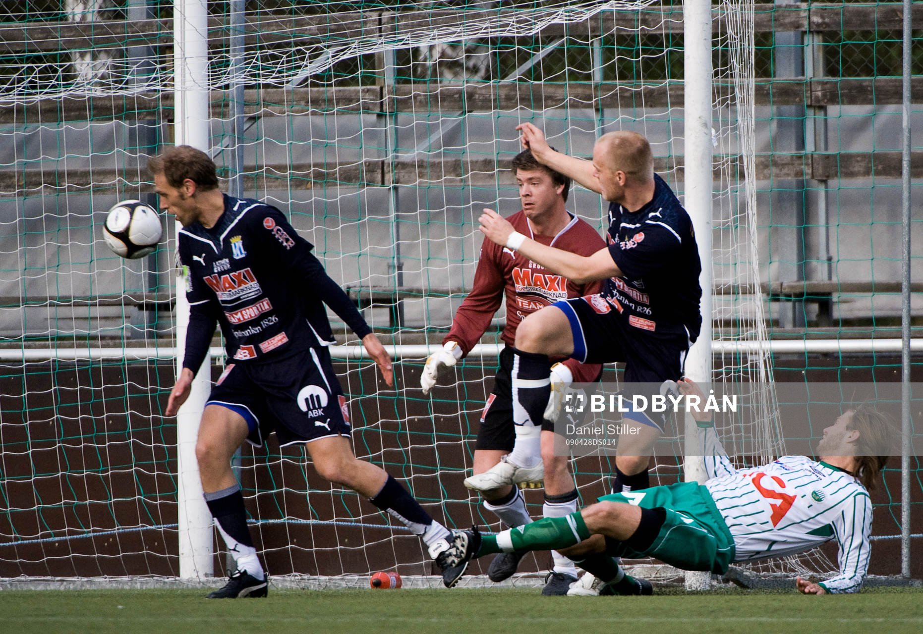  Anders Magnusson, Frölunda, gör 1-0. Christian Fegler, målvakt Kristianstad