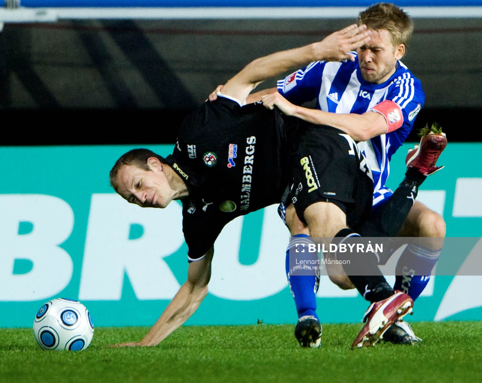 Adam Johansson drar ner Kim Olsen