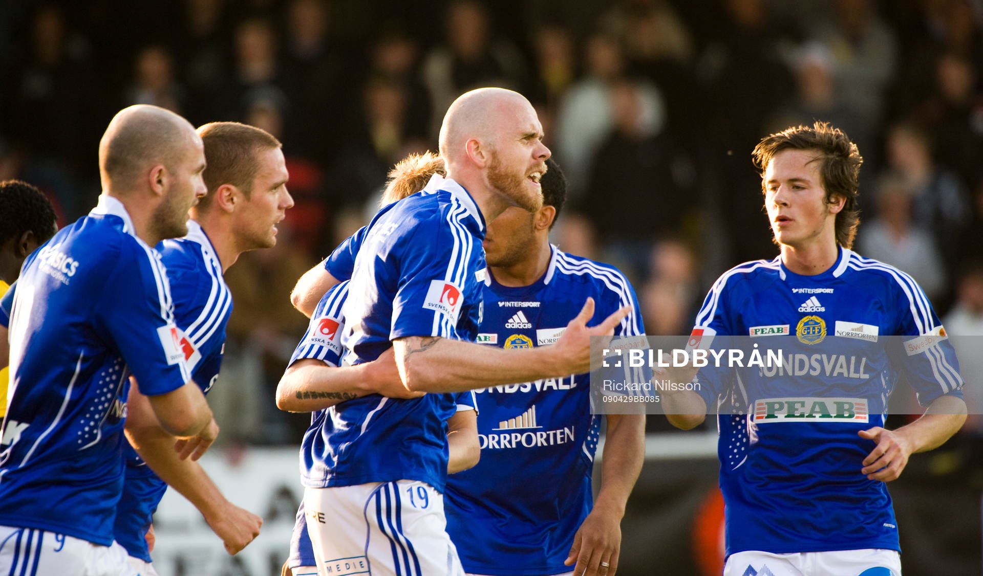  Hannes Sigurdsson,  jubel med lagkompisar.