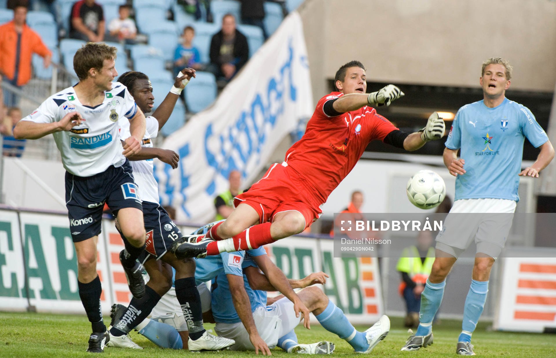 Jonas Sandqvist, Målvakt, Malmö räddar