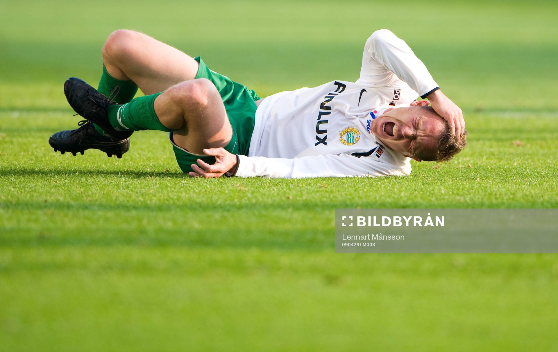 Fredrik Söderström grinar illa