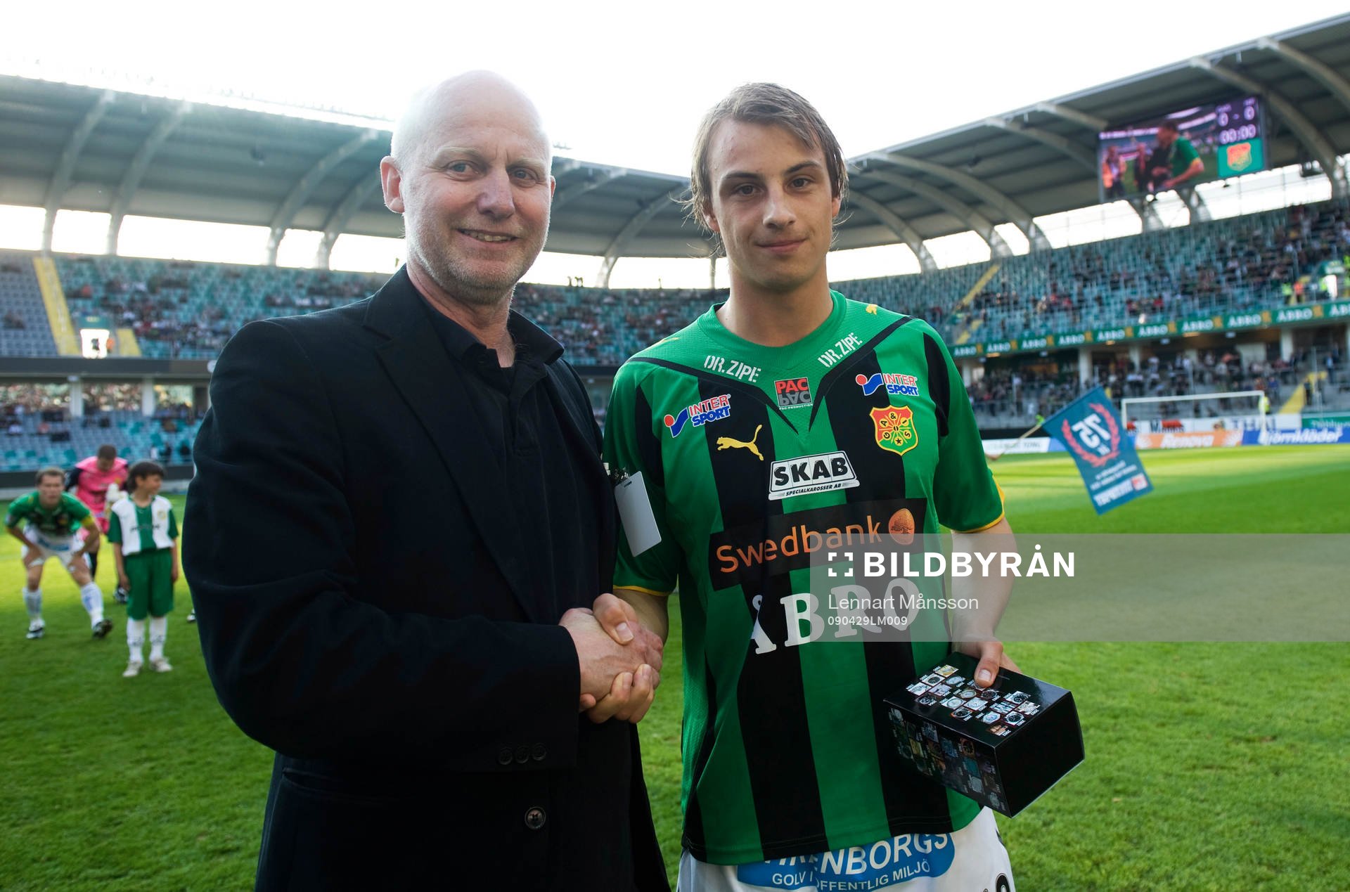 Pär Eriksson belönas för årets första allsvenska mål