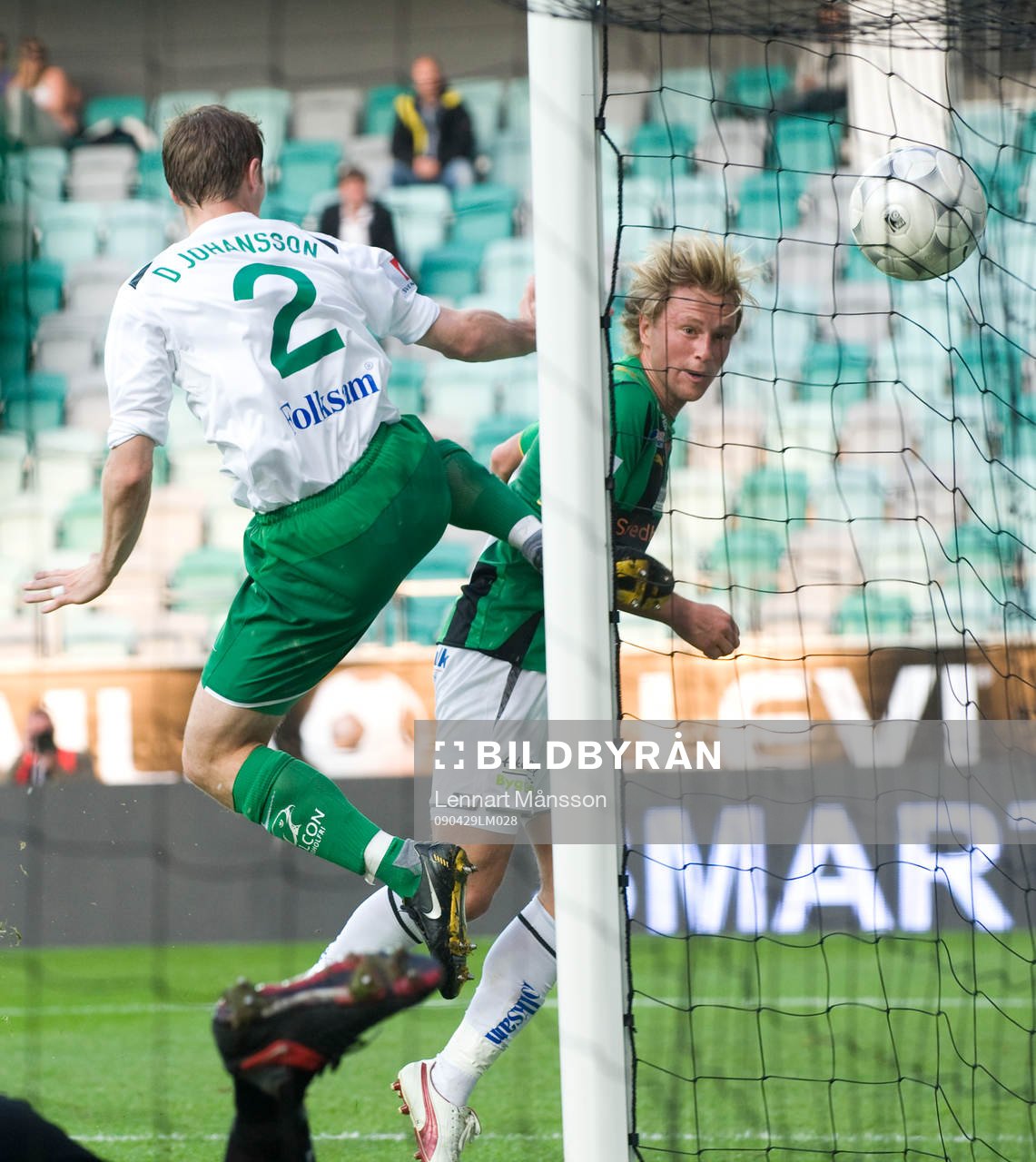 Tommy Lycén nära nicka in en boll