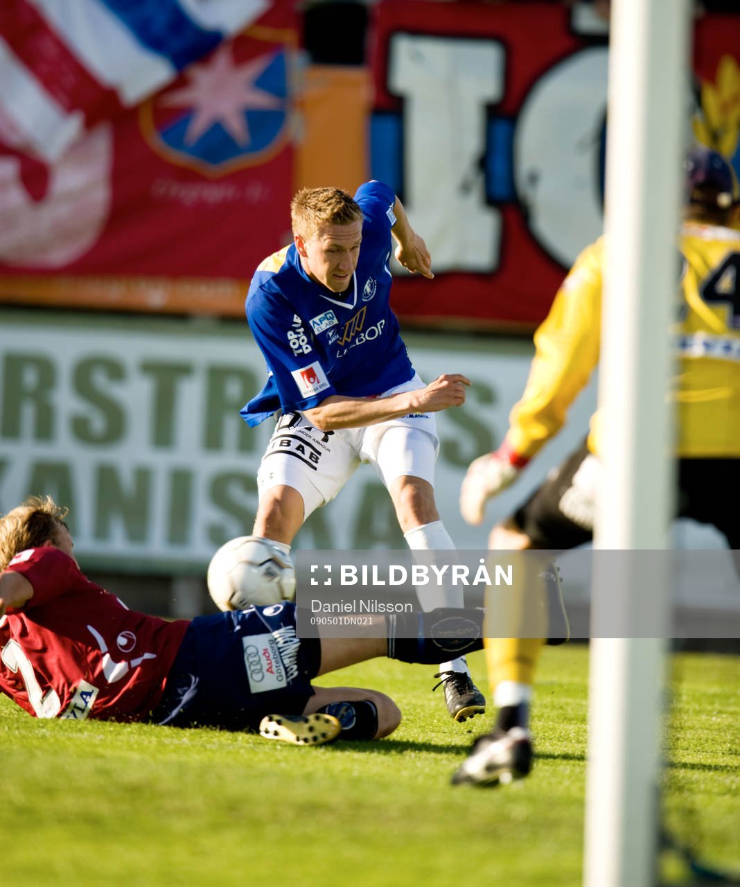   Marcus Pode, Trelleborg skjuter mot Nathan Coe, målvakt Örgryte.