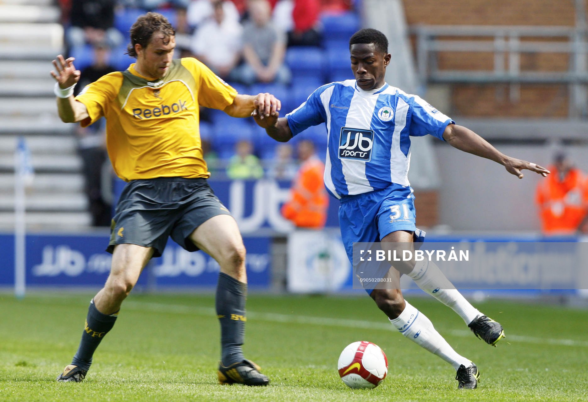 Maynor Figueroa, Wigan och Johan Elmander, Bolton