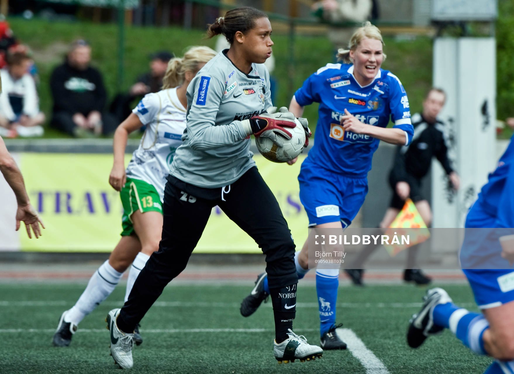 Barbara Monte Barbosa, målvakt, och Hanna Marklund,