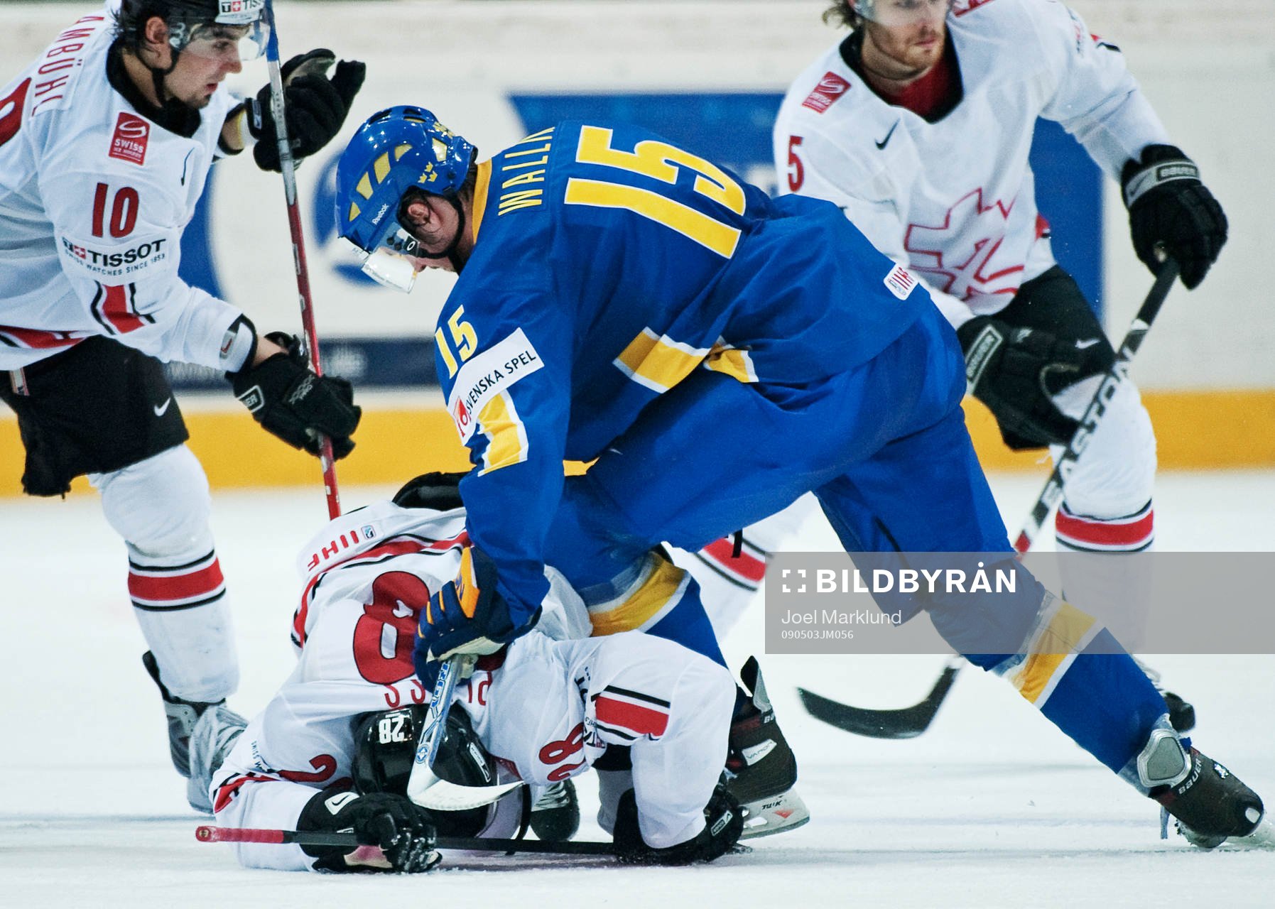 Rickard Wallin, Sverige, trycker ner Martin Plüss, Schweiz