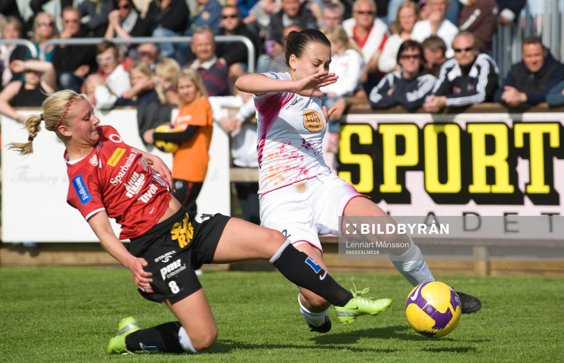 Gudny Björk Odinsdottir stoppar Nera Smajic, Malmö
